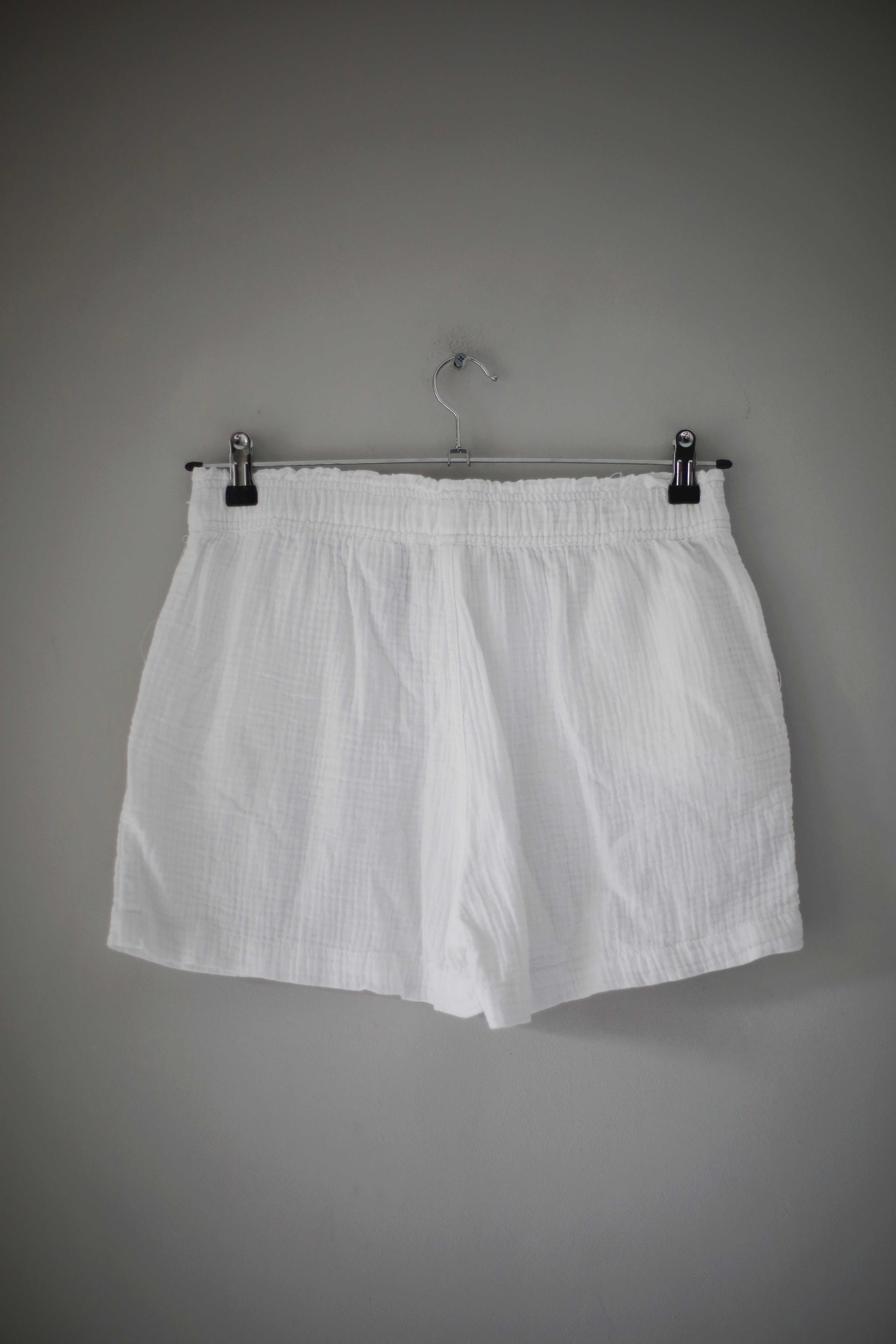 H&M Shorts kurze Hose weiß weiss Musselin mid waist