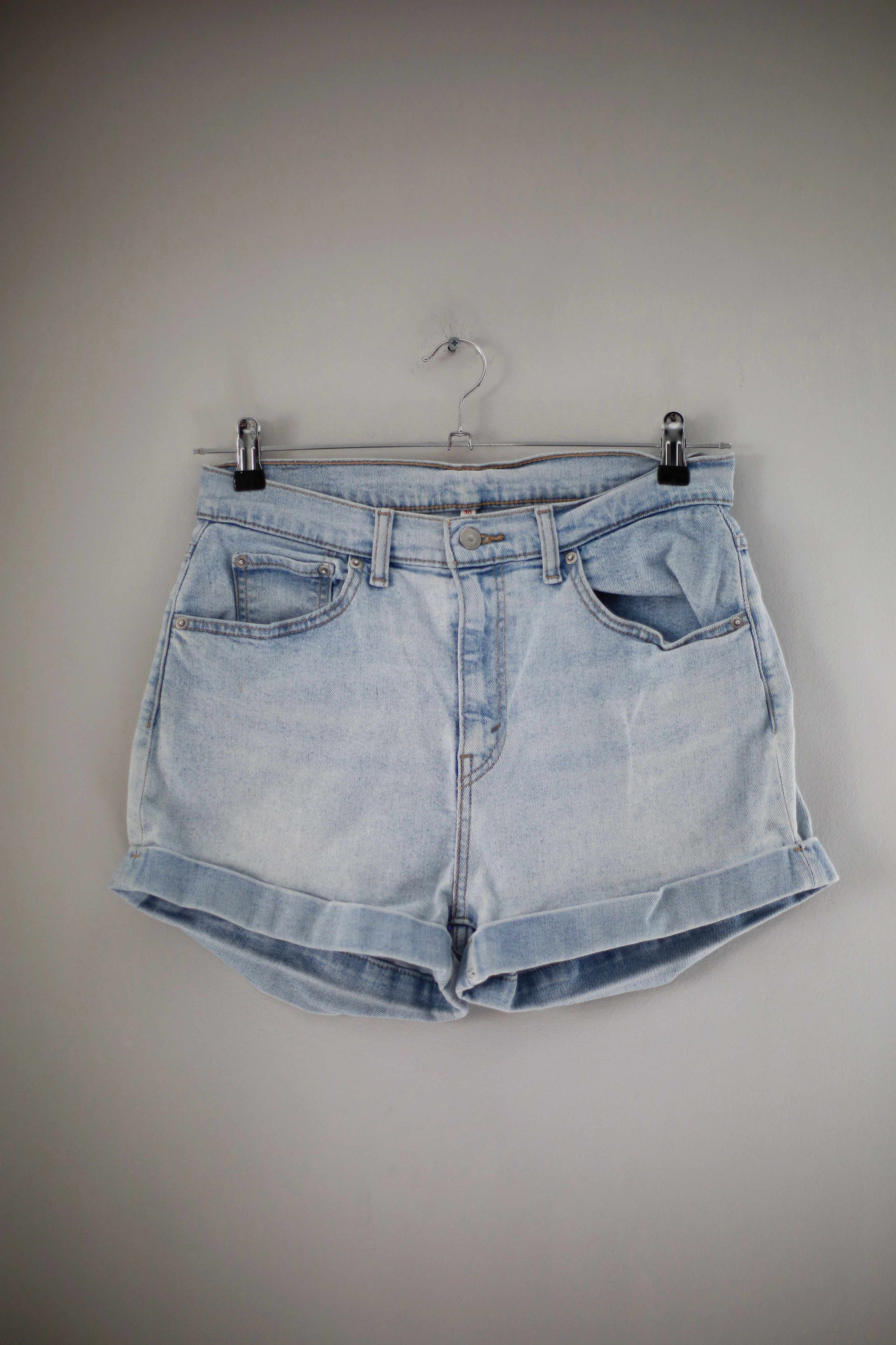 Levis Shirts blau kurze Hose denim washed 30 Jeansshorts hellblau