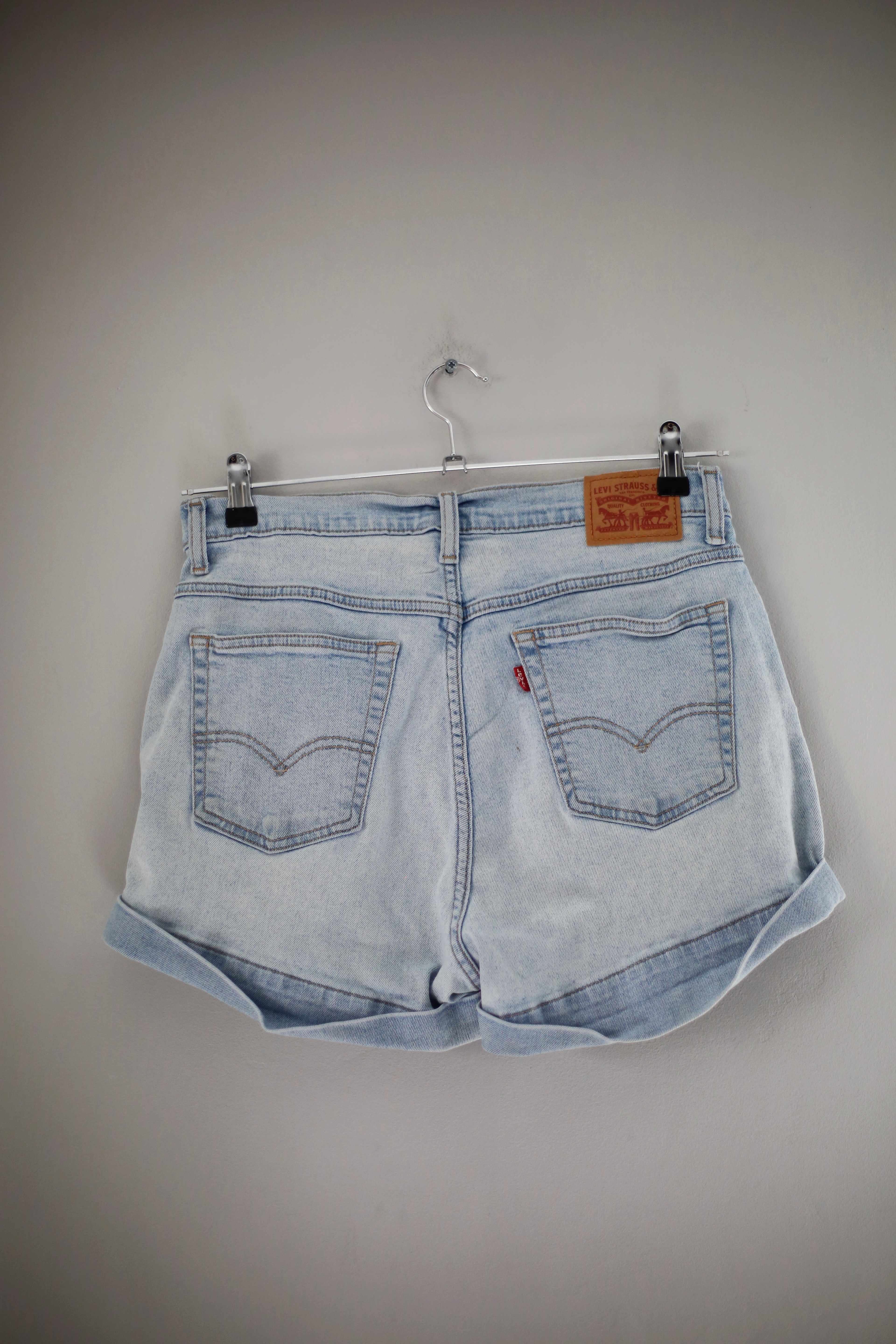 Levis Shirts blau kurze Hose denim washed 30 Jeansshorts hellblau