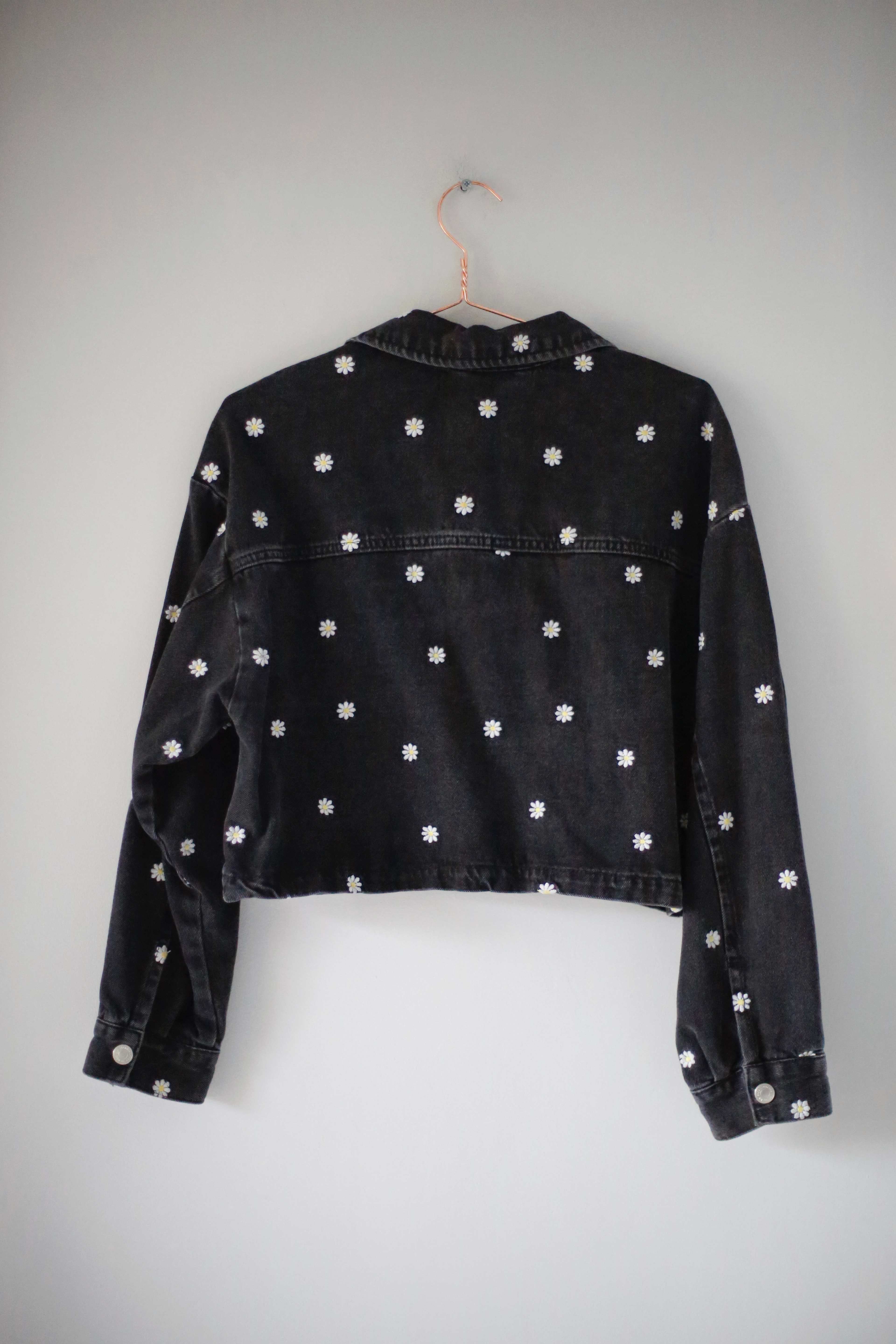 Stradivarius Jeansjacke grau bestickt Jacke 38 M Blumen Gänseblümchen cropped