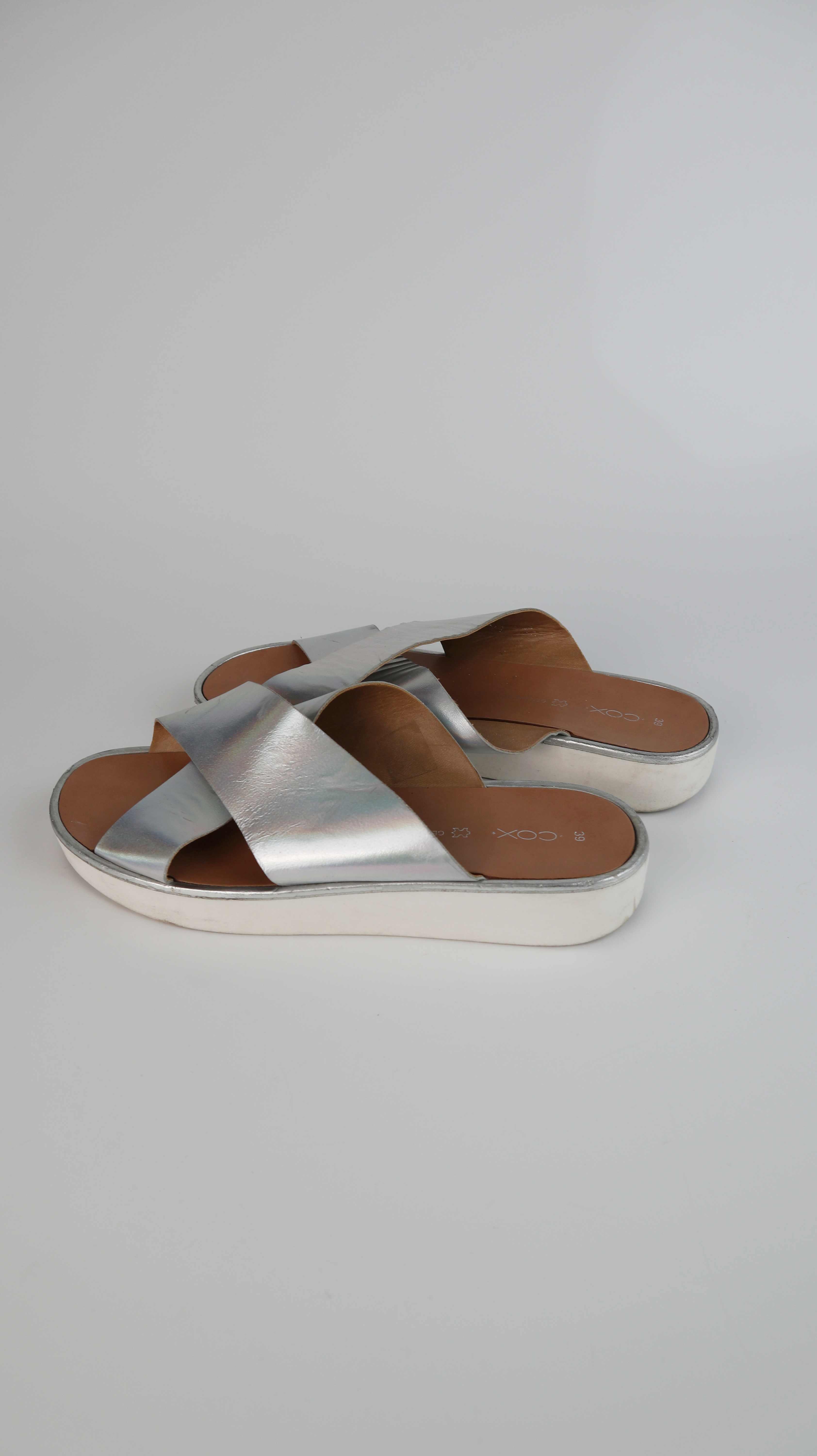 COX Slipper Sandalen 39 Silber Metallic Chrom gekreuzt Loafer