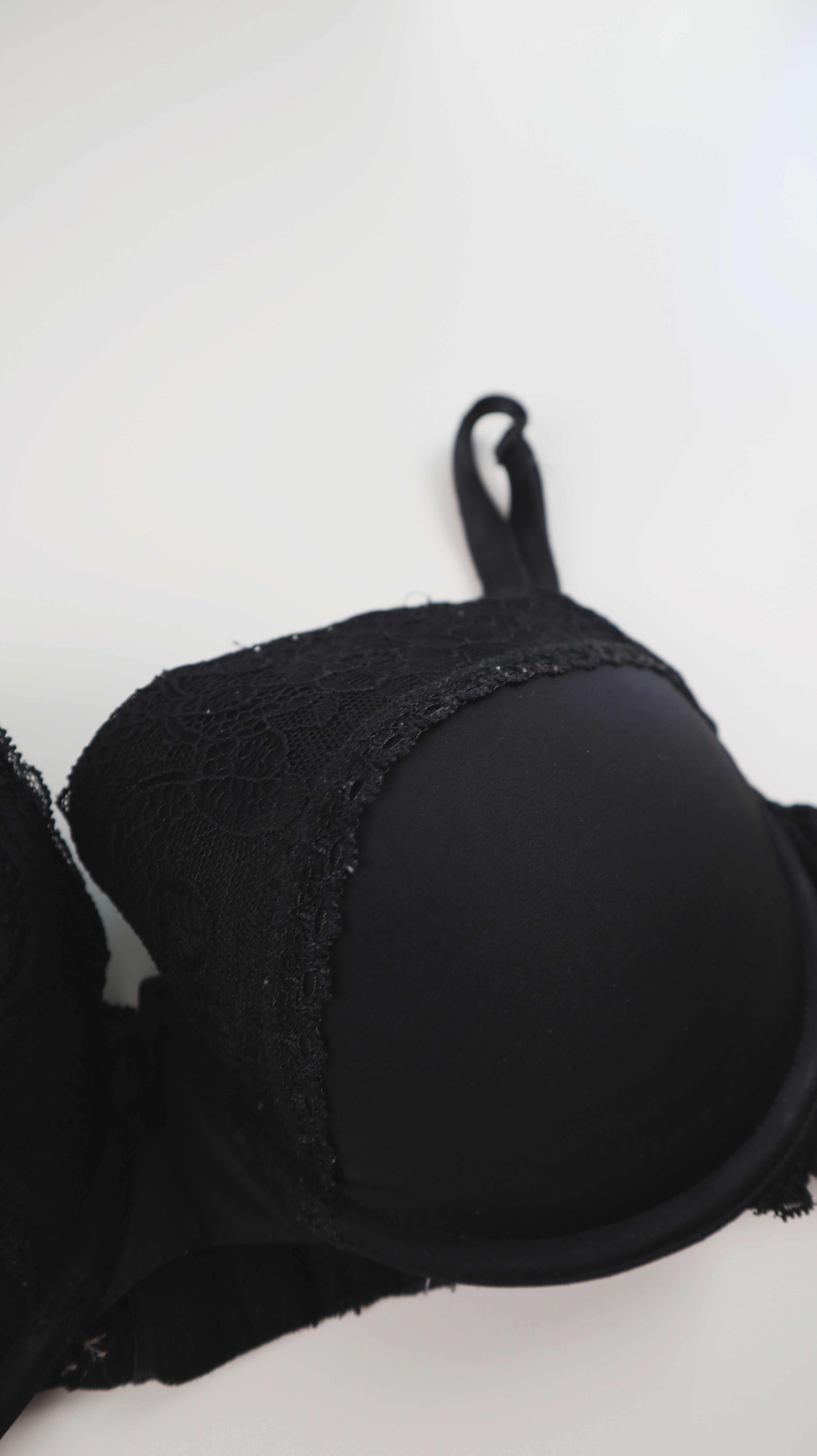 BH 75 C schwarz basic Hunkemöller