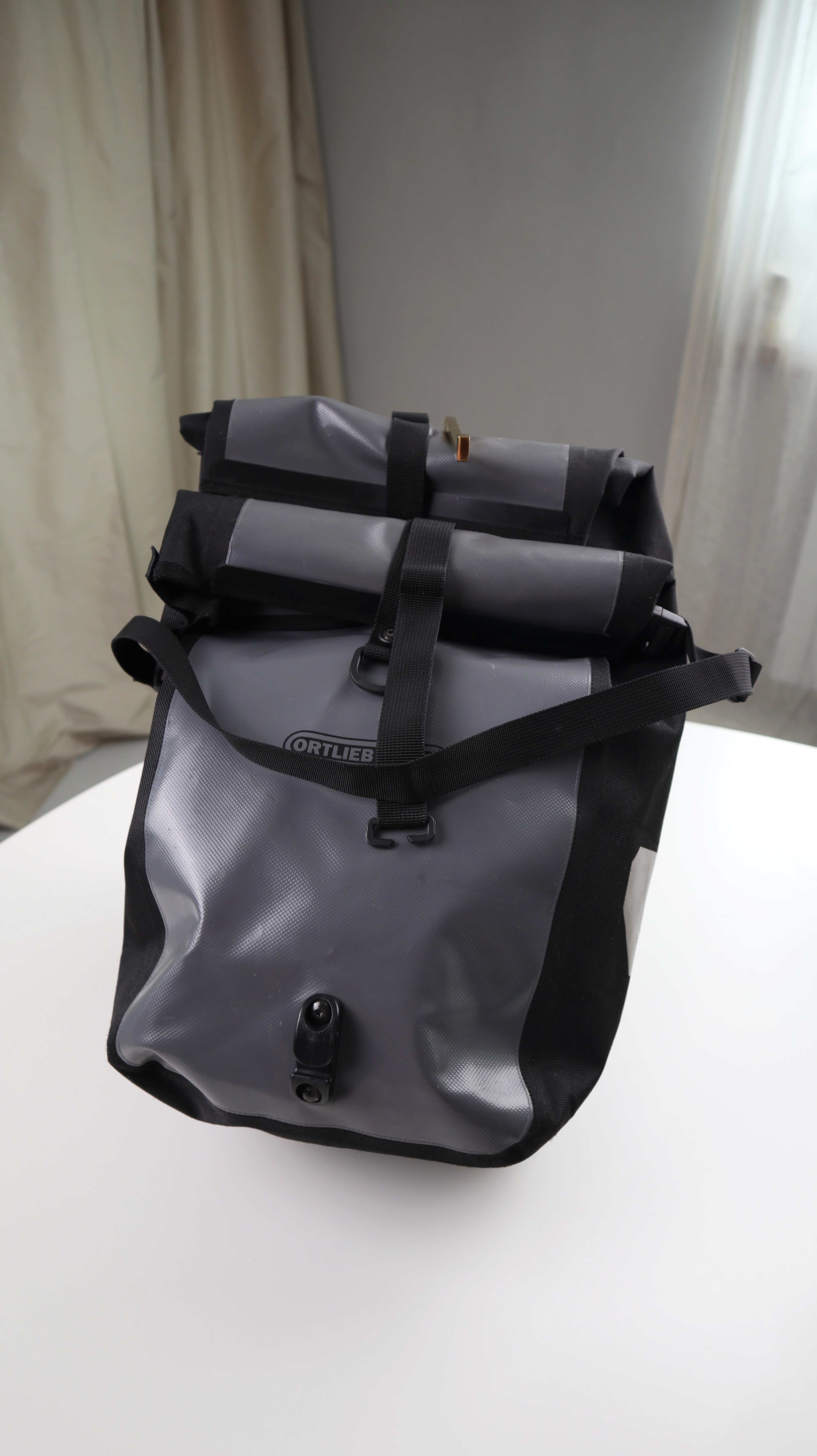 Ortlieb Fahrradtaschen Satteltaschen grau silber schwarz Wasserfest