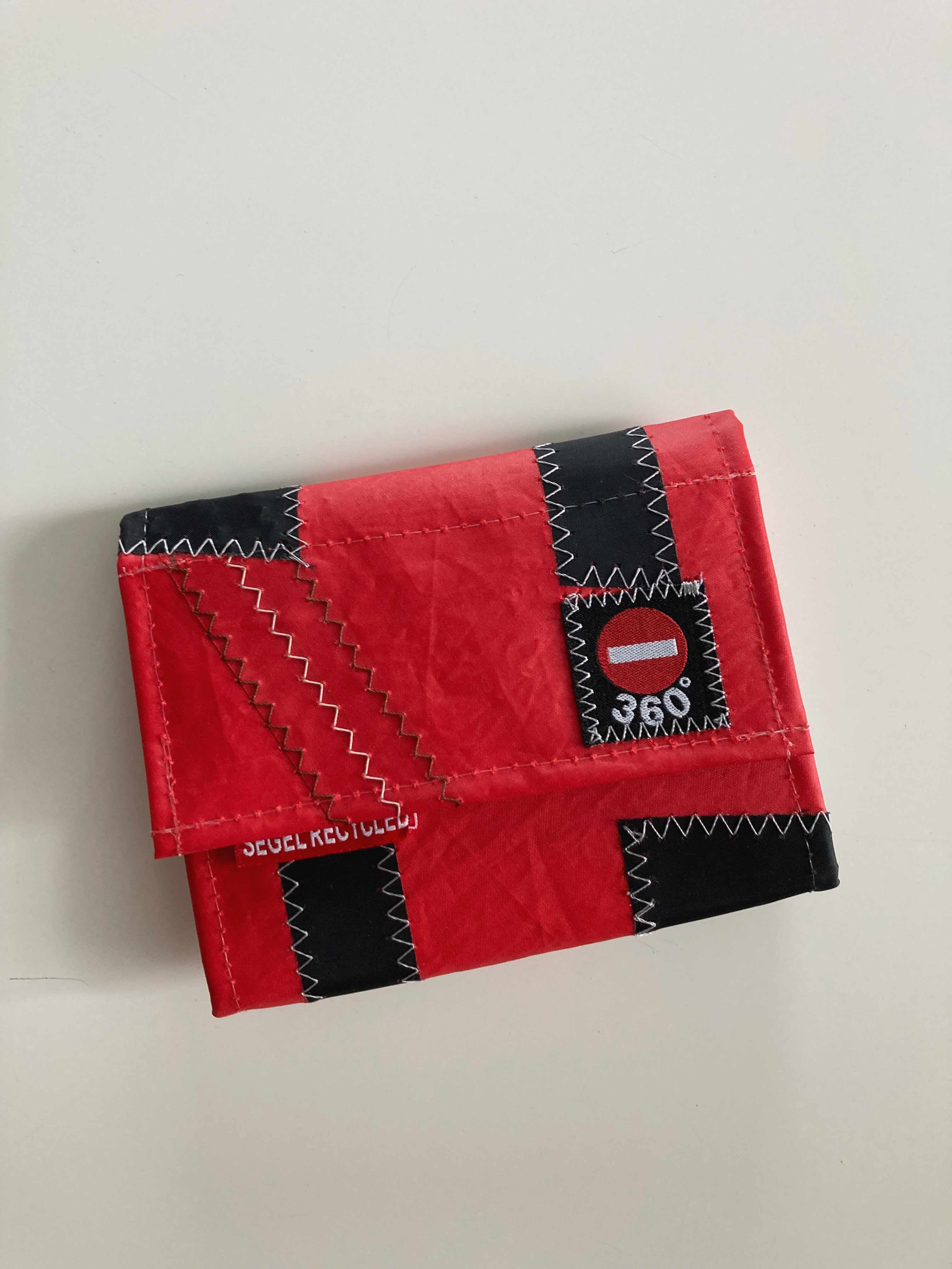 360° Grad Geldbörse Portemonnaie Segelplane recycelt rot weiss