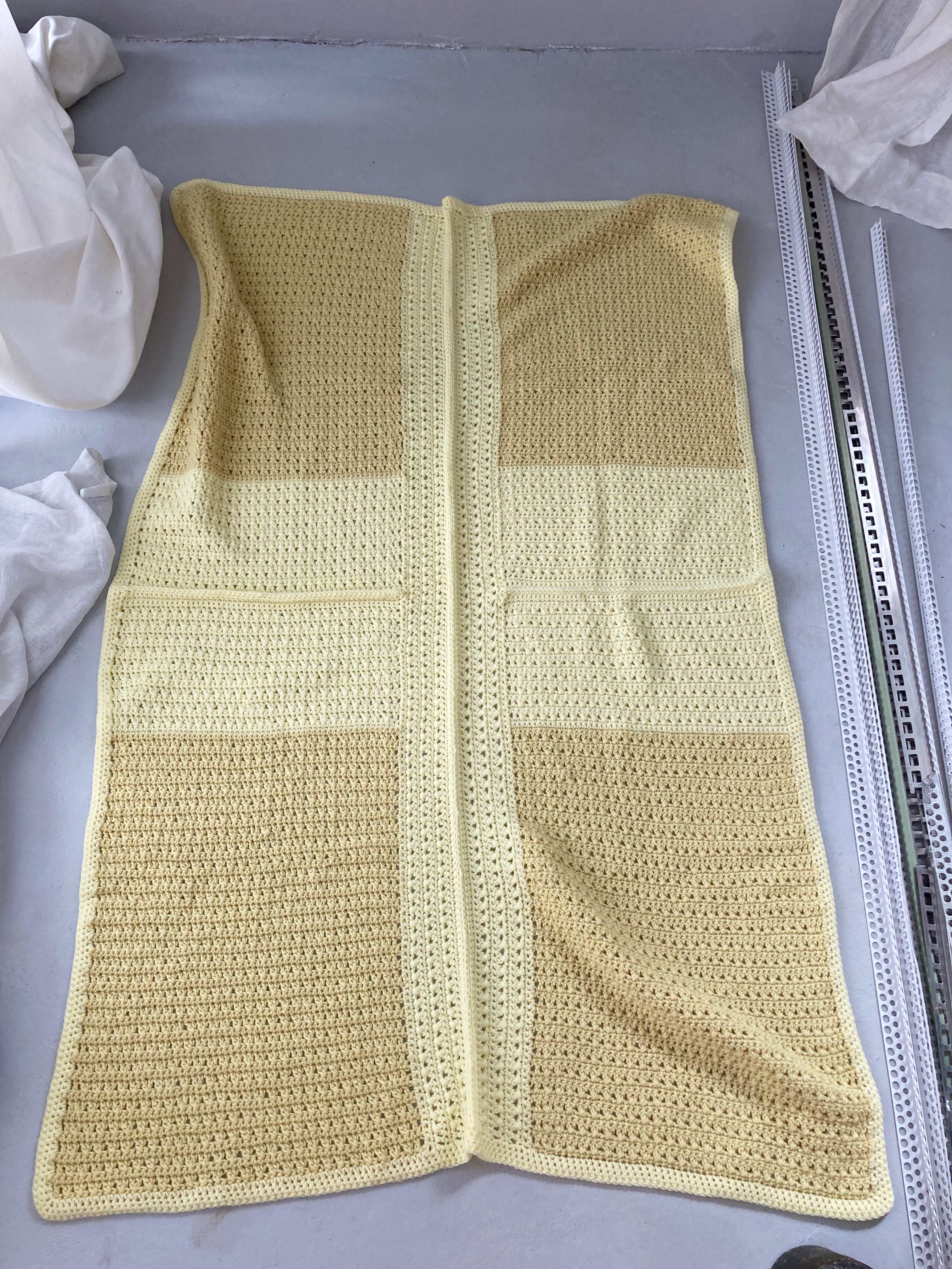 Decke Tuch gehäkelt Häkeldecke gelb Pastell groß Hippie Bohemian