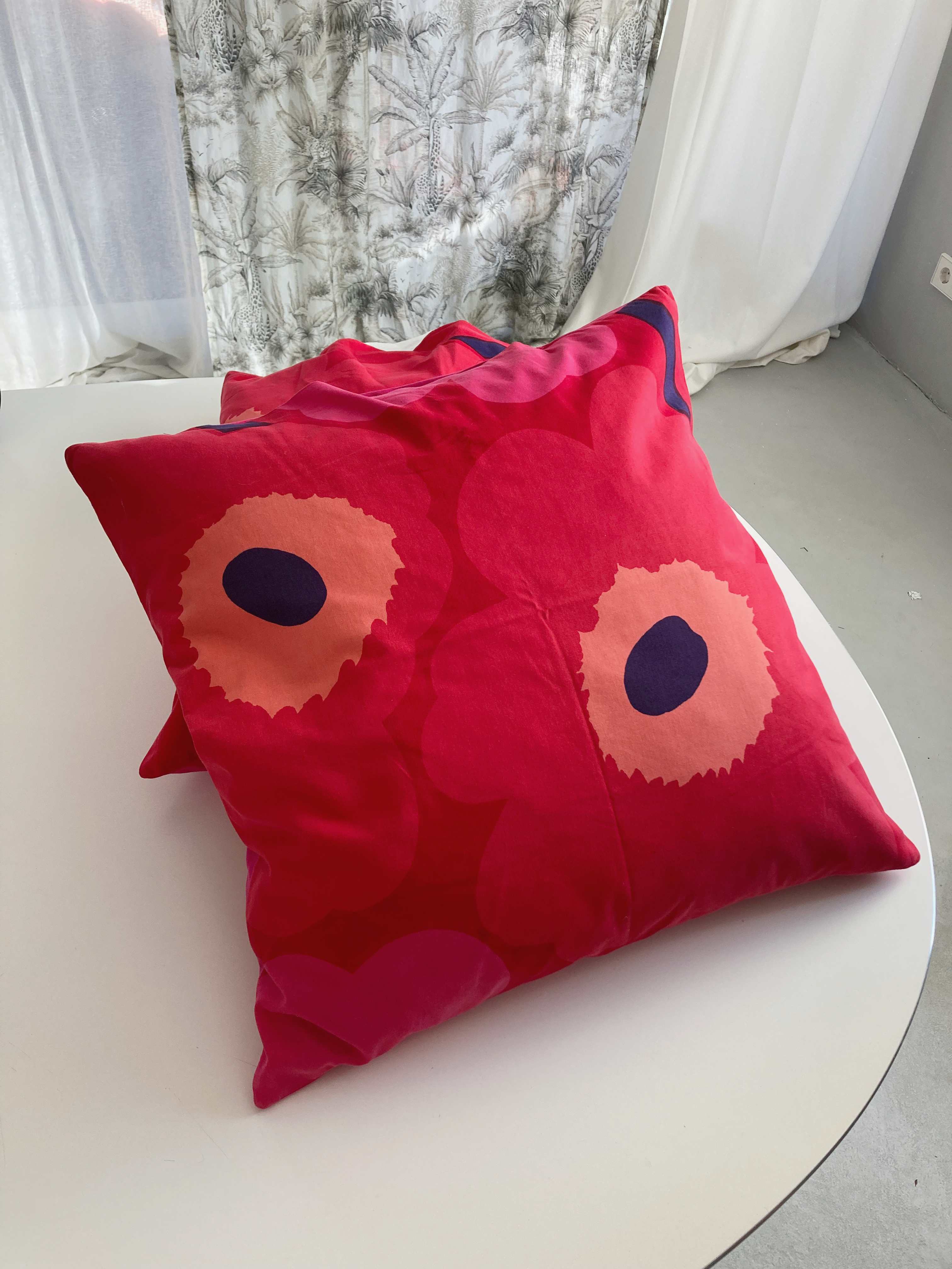 Zwei Marimekko Kissen Rot Pink Marimekkostoff Textil Wohnkissen