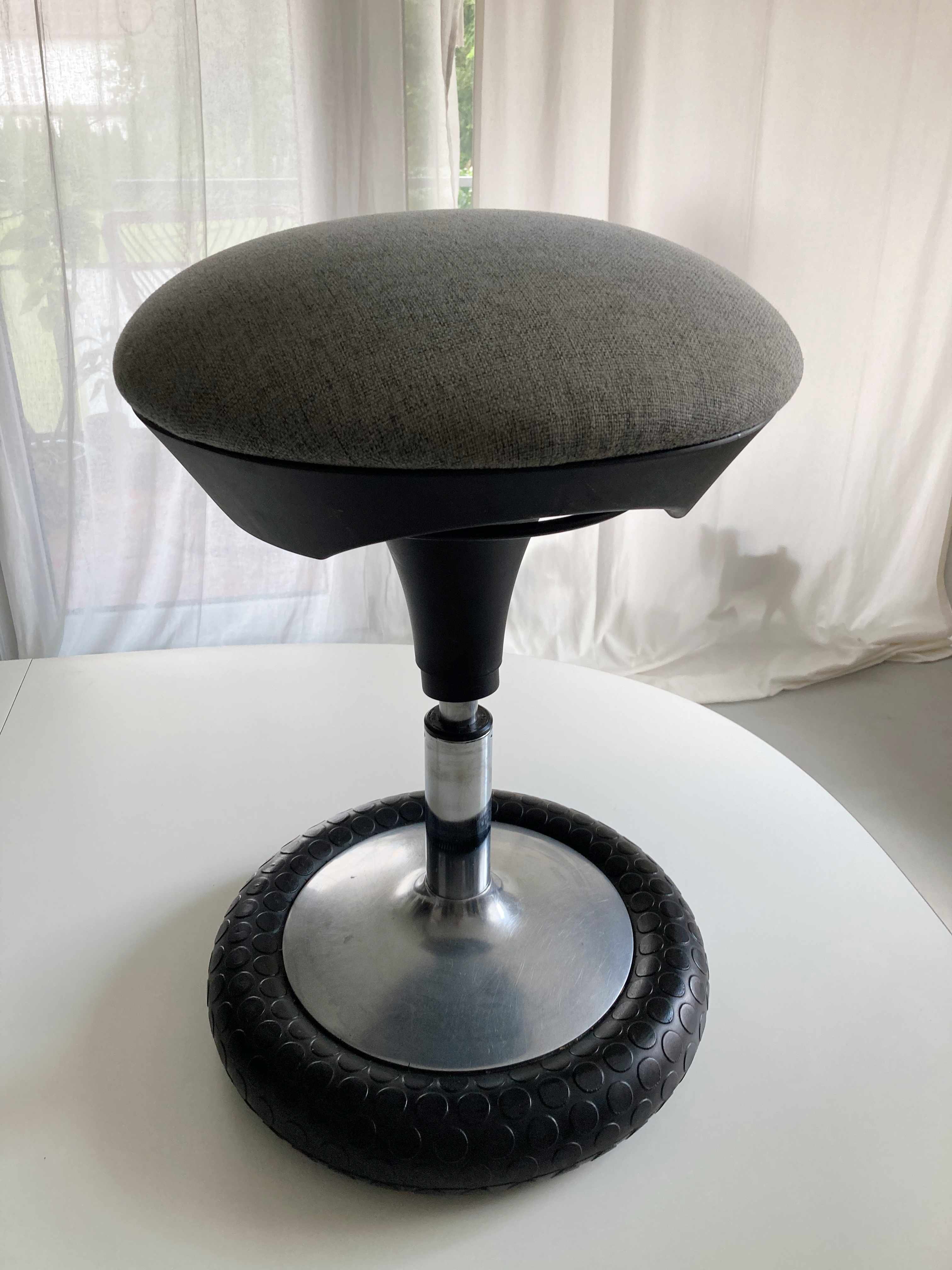 Walser ergonomischer Sitzhocker Hocker grau Stuhl Sitz