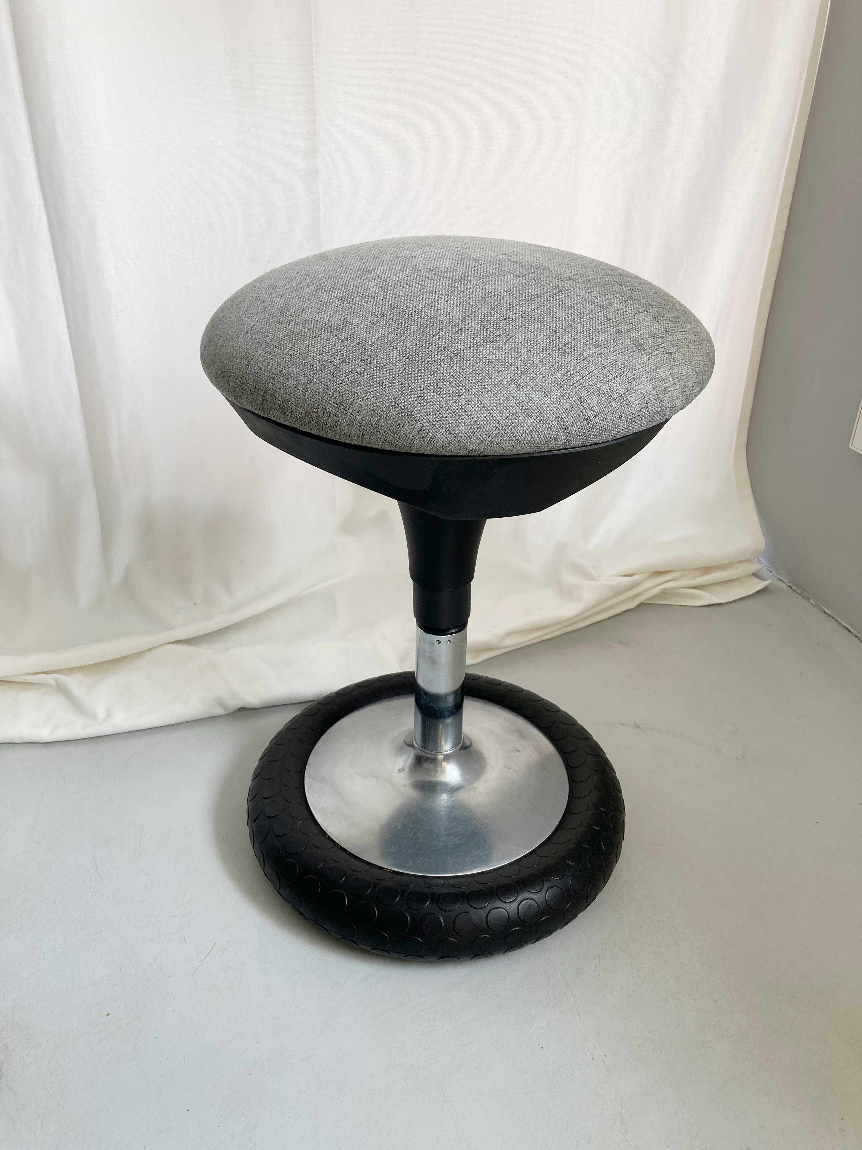 Walser ergonomischer Sitzhocker Hocker grau Stuhl Sitz