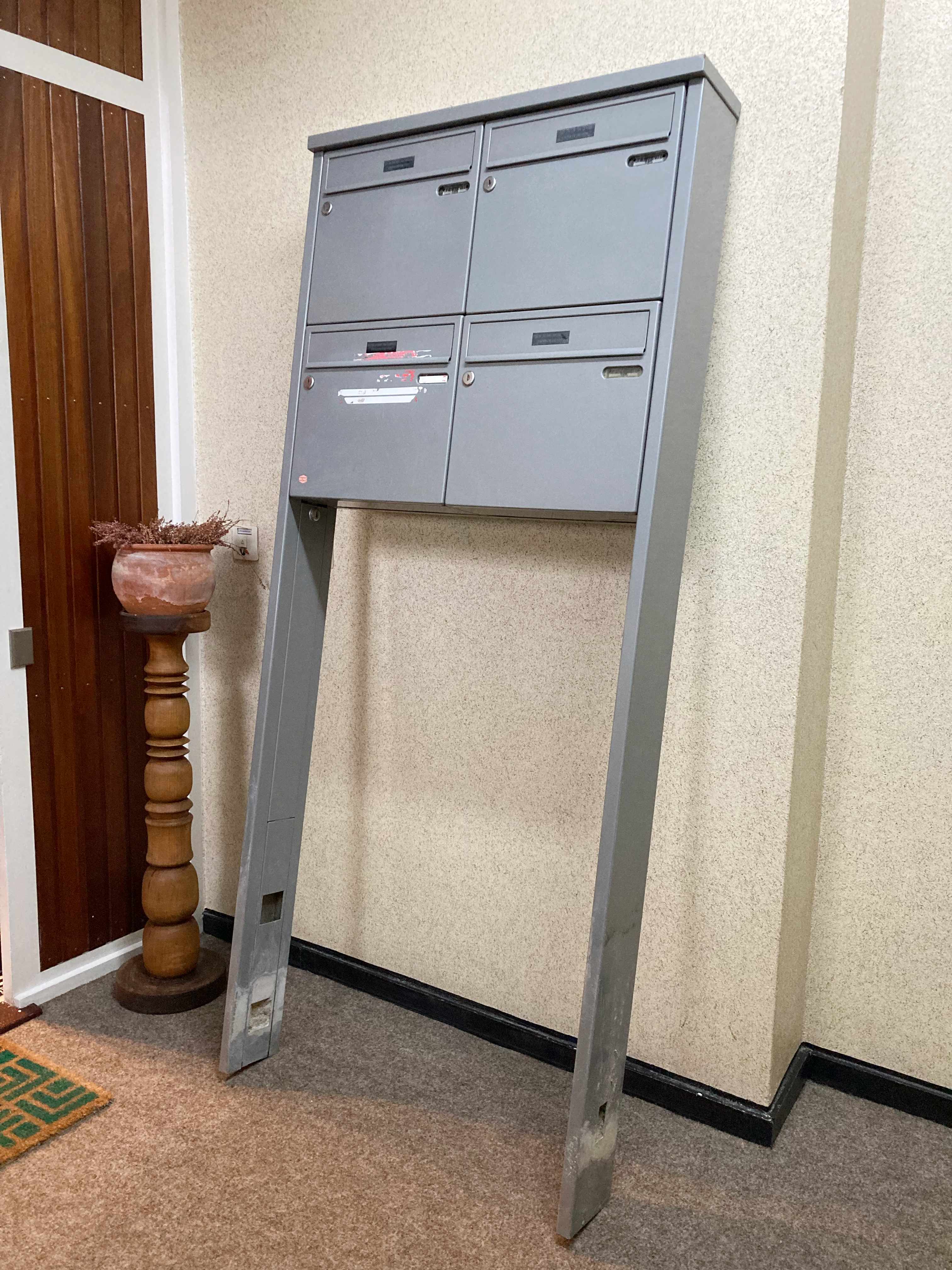 Renz Briefkasten Briefkastenanlage grau Vier Fächer freistehend