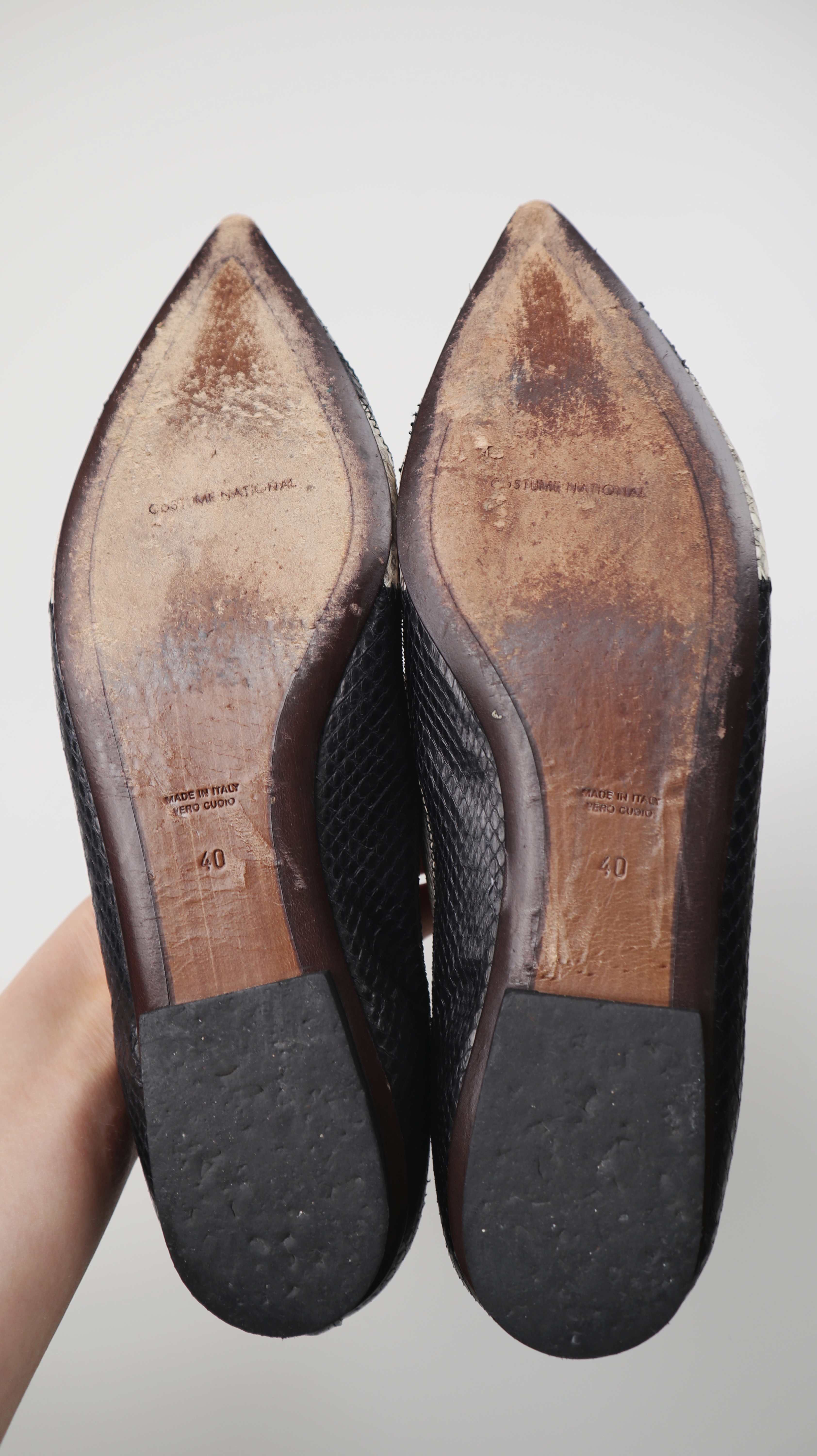 Costume National Ballerinas Slipper Spitz 40 schwarz Sandalen Loafer Leder