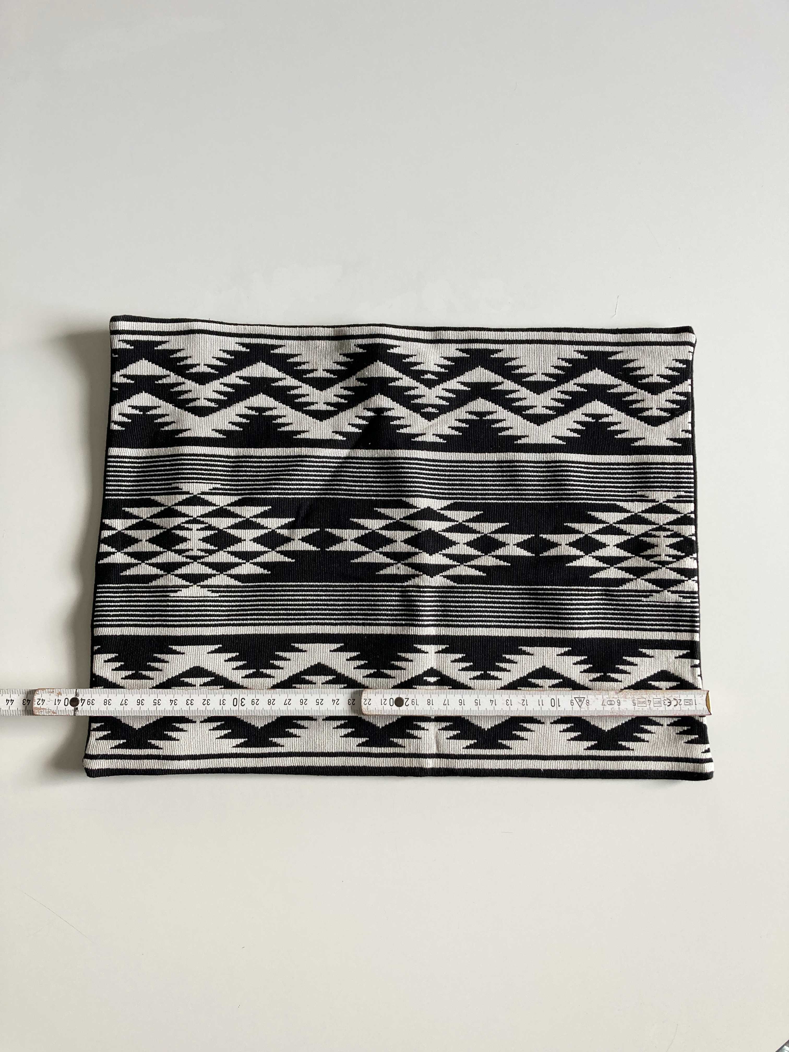 Vossberg Kissen vier Stück schwarz Weiß Dekokissen Aztekenmuster Gemustert