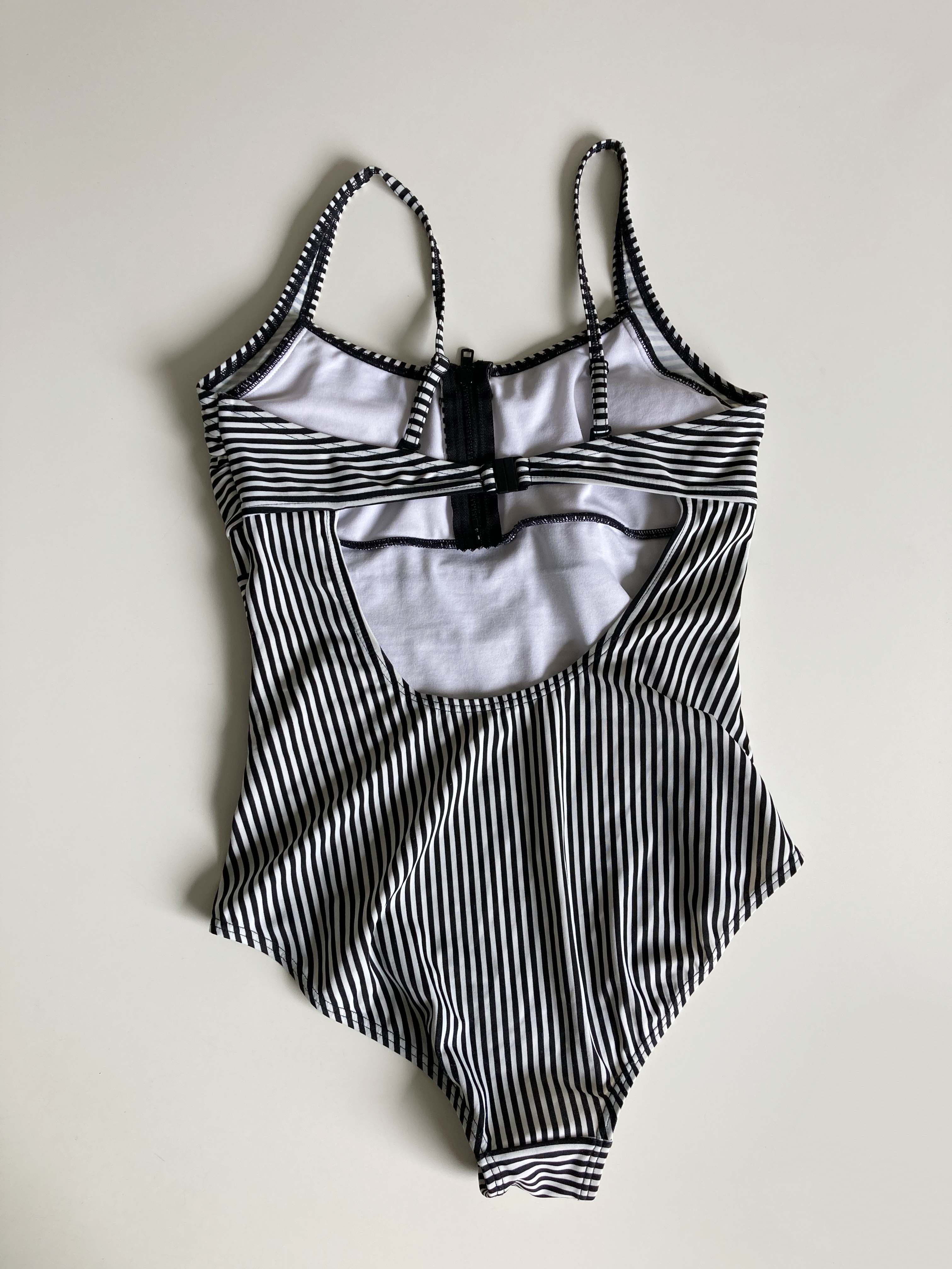 Badeanzug schwarz weiß gestreift 38 M basic grafisch minimalist