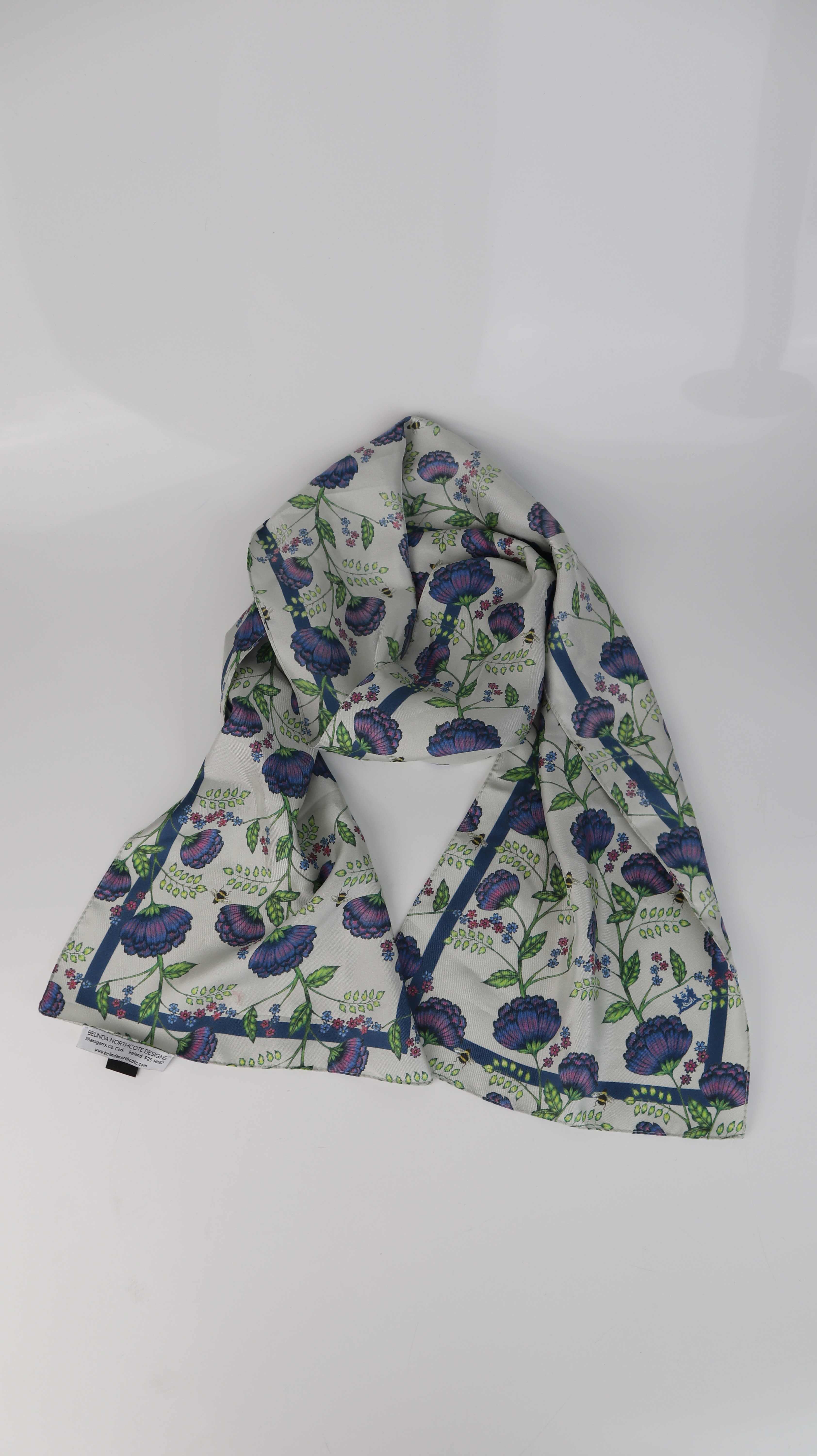 Belinda Northcote Design Schal Seidenschal Tuch schmal blau Bienen