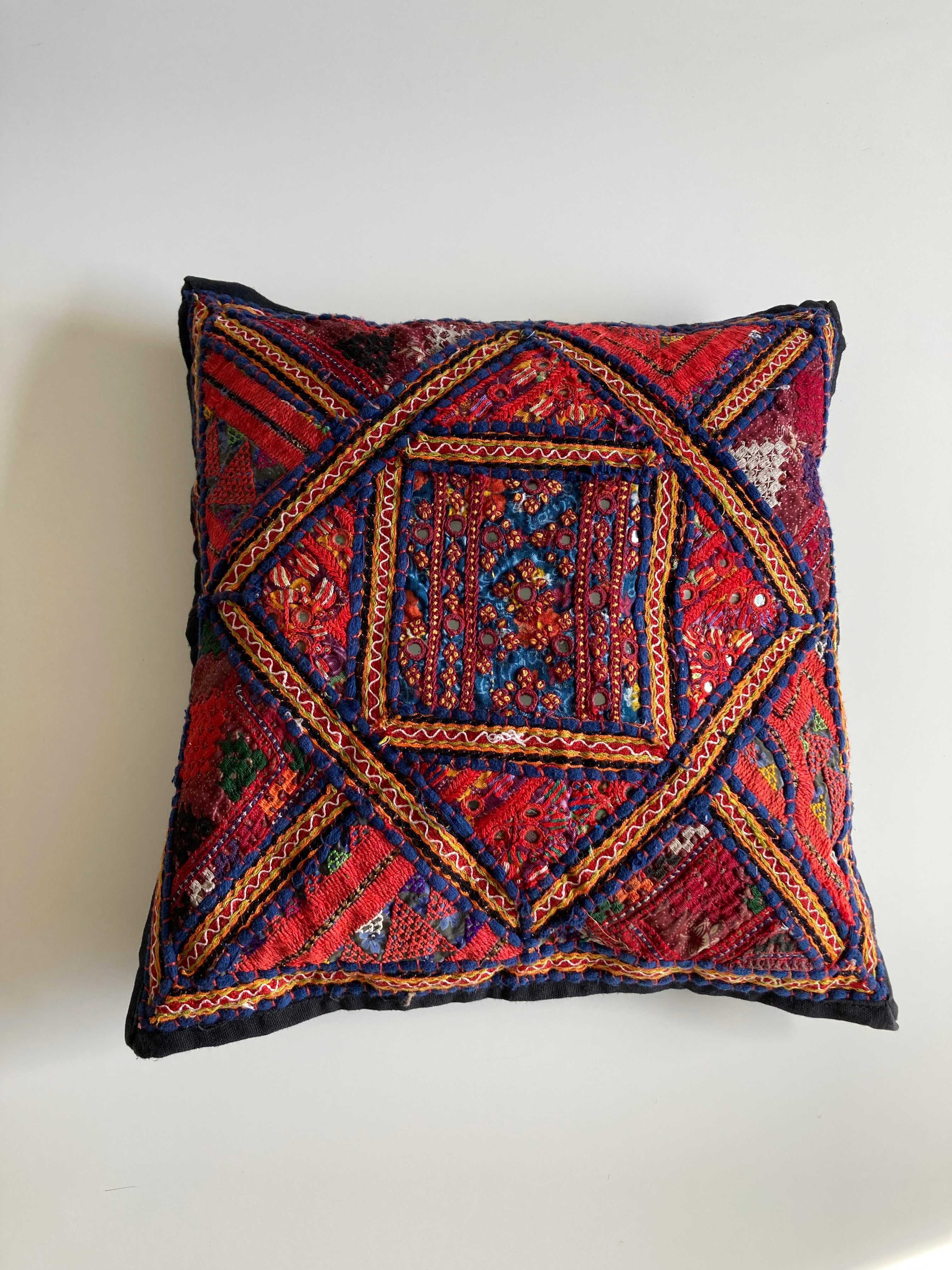 Kissen Dekokissen bunt bestickt Marokkanisch Rot Kelim Orientalisch Stoffkissen