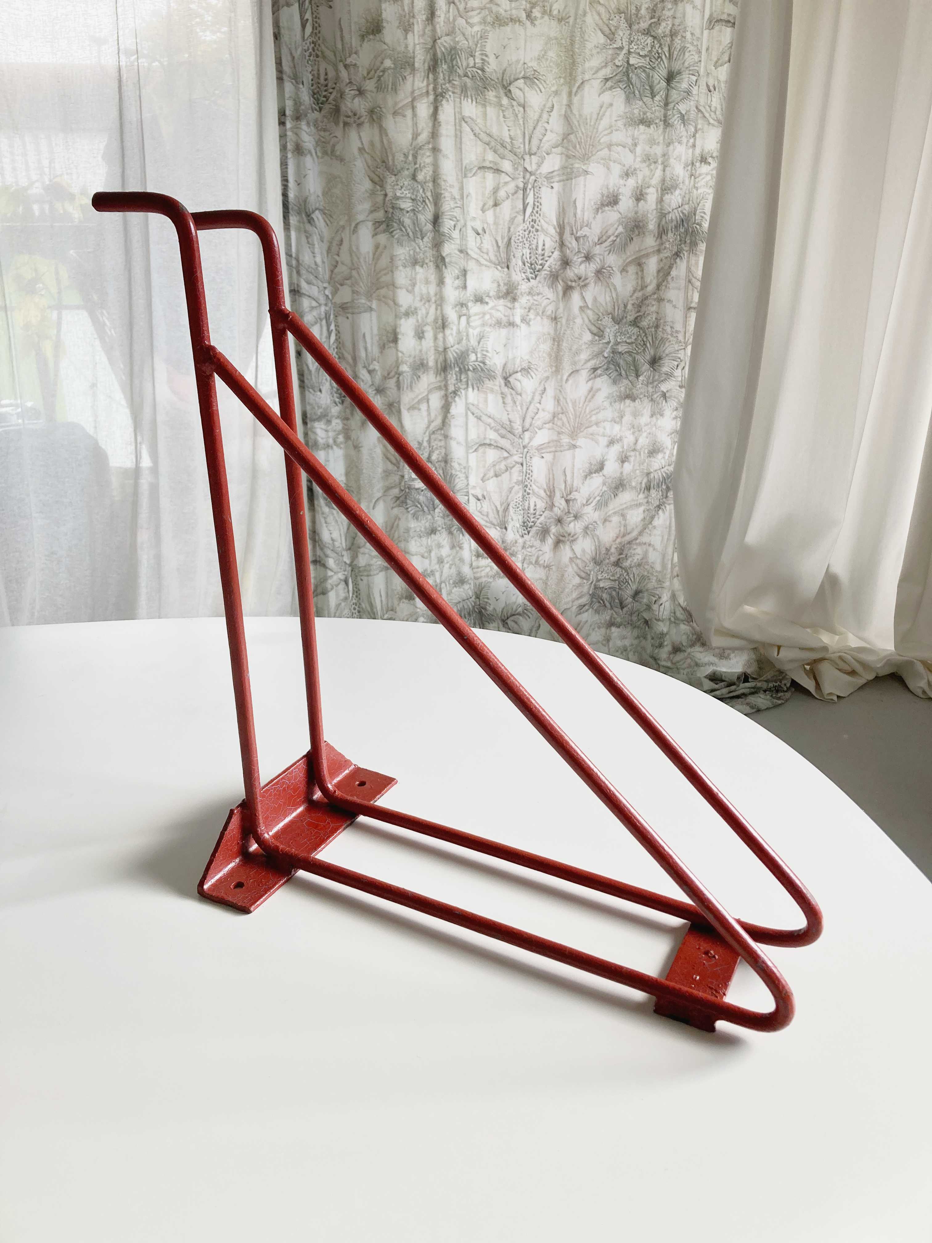 Wandhalterung Fahrrad Fahrradhalter Rennradhalter Rot Metall Metallhalter