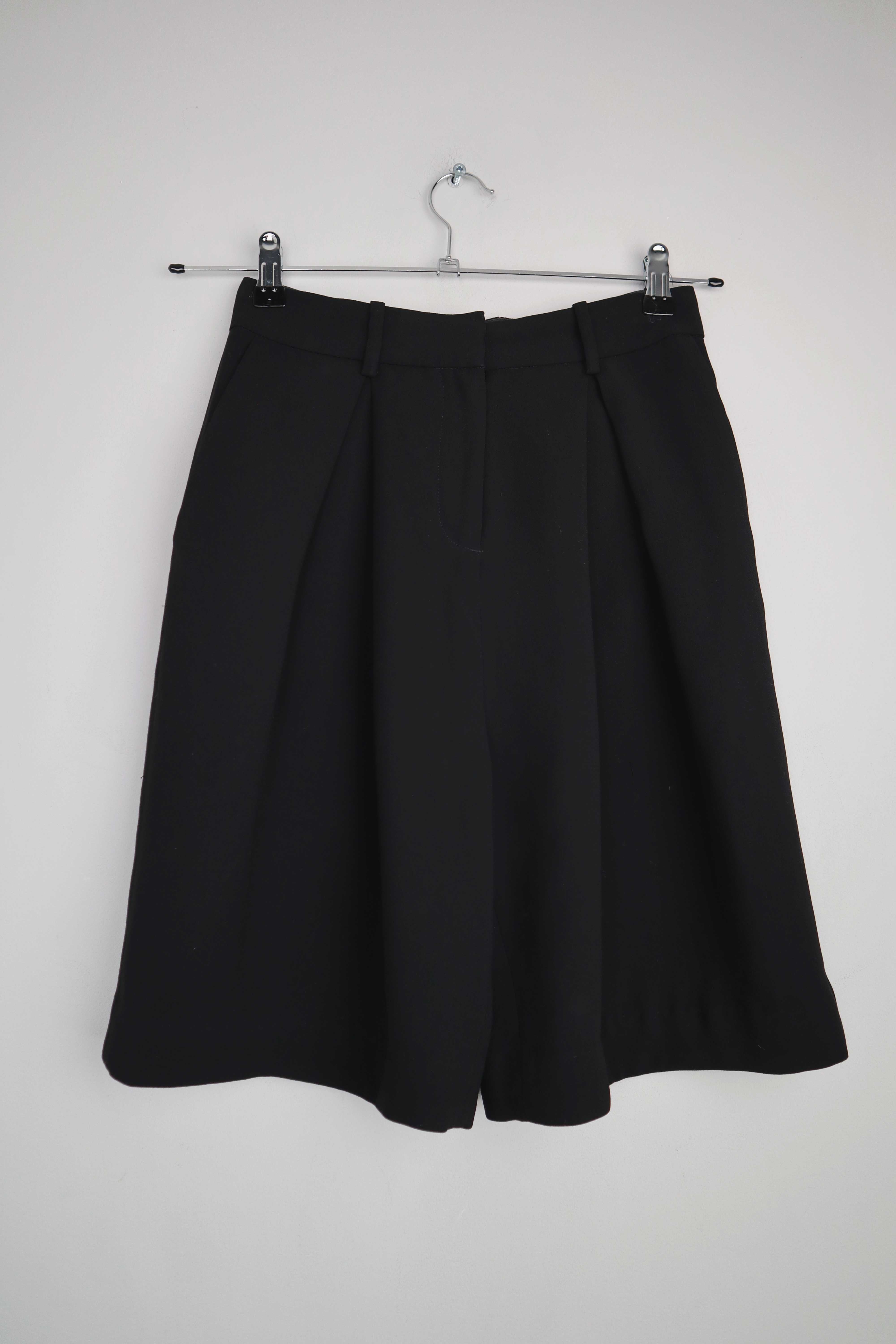 &other stories Shorts kurze Hose schwarz basic Taillenshorts 34 XS