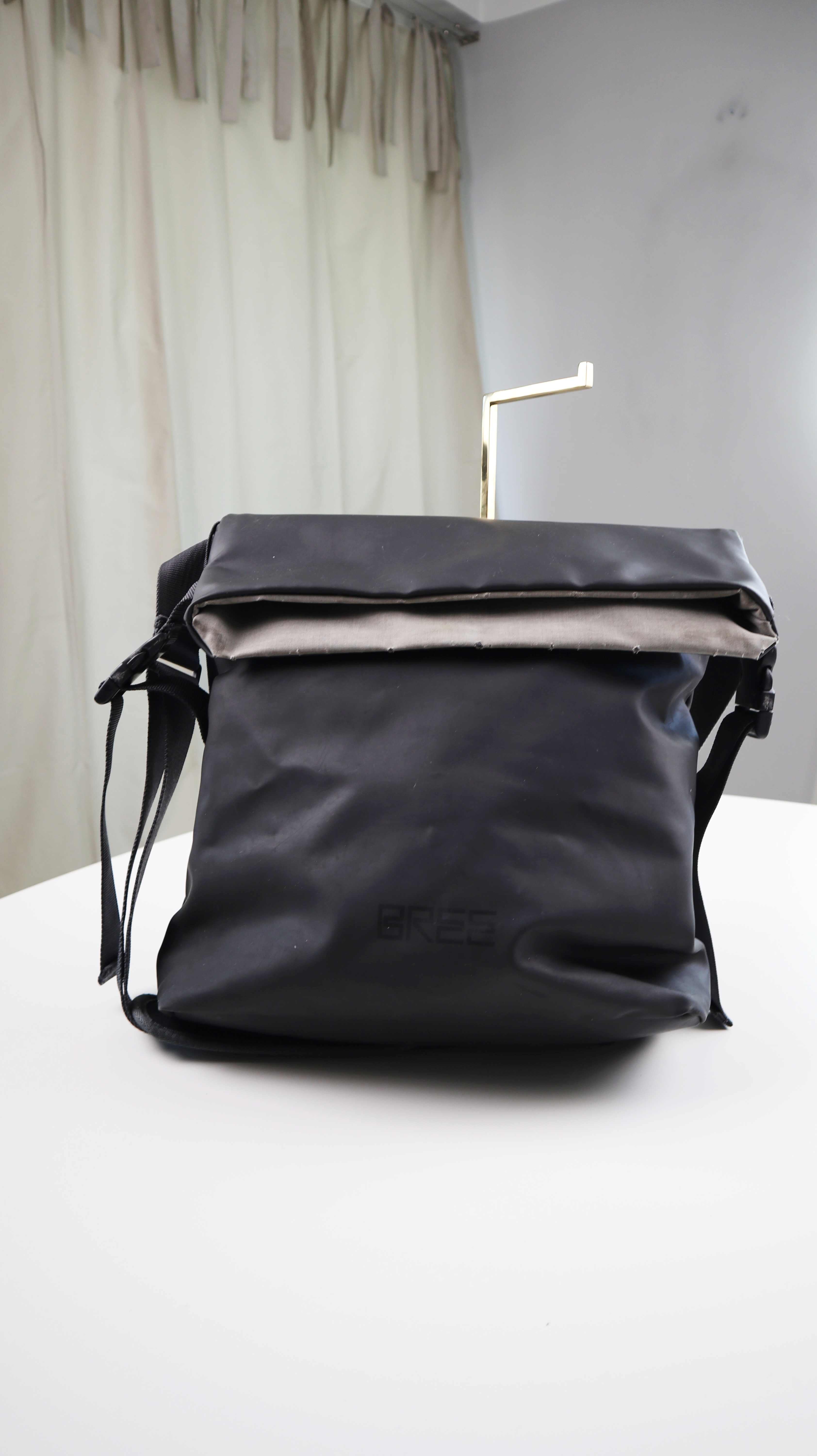 Bree Tasche Umhängetasche grau Planentasche Kuriertasche