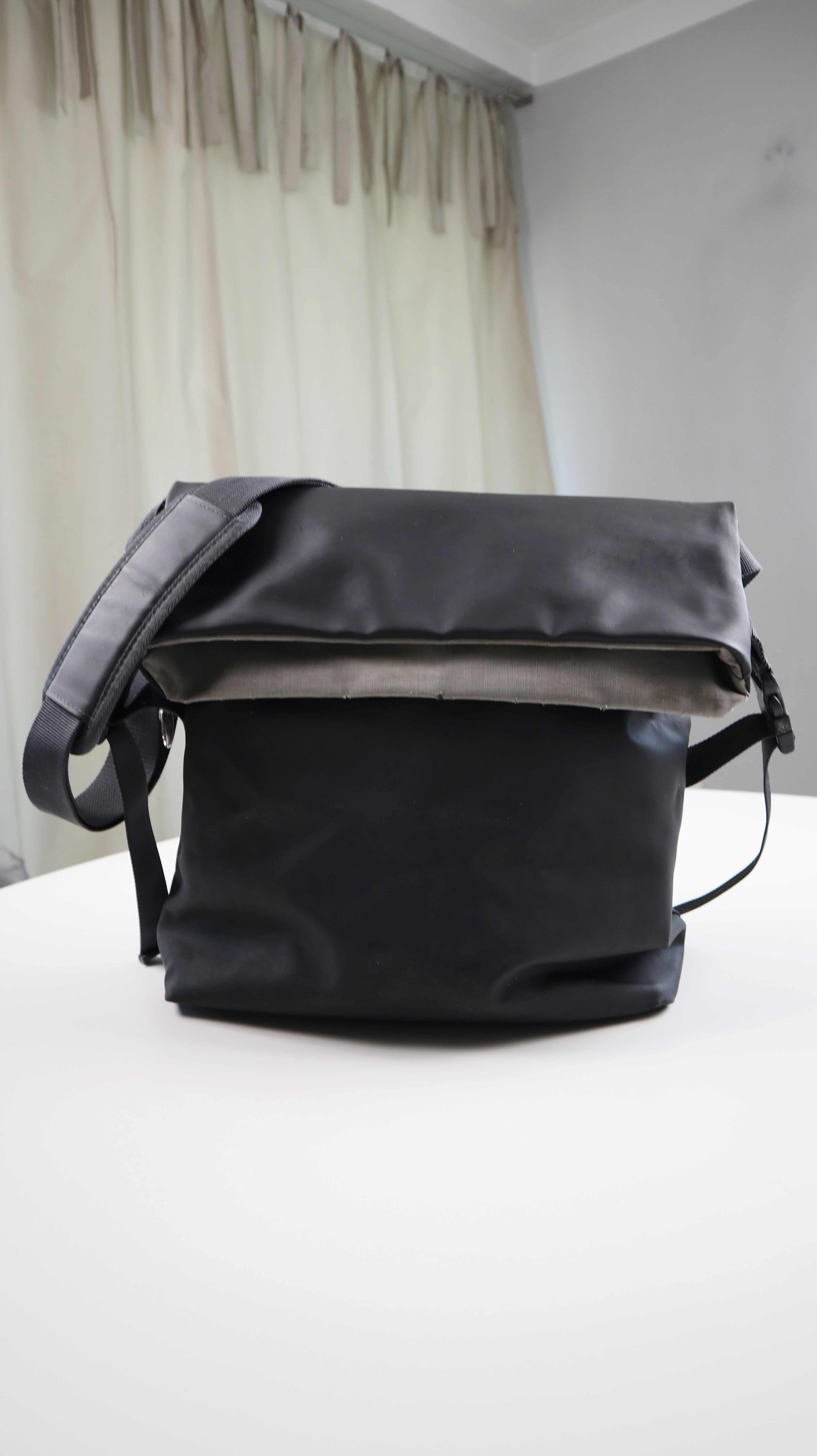 Bree Tasche Umhängetasche grau Planentasche Kuriertasche