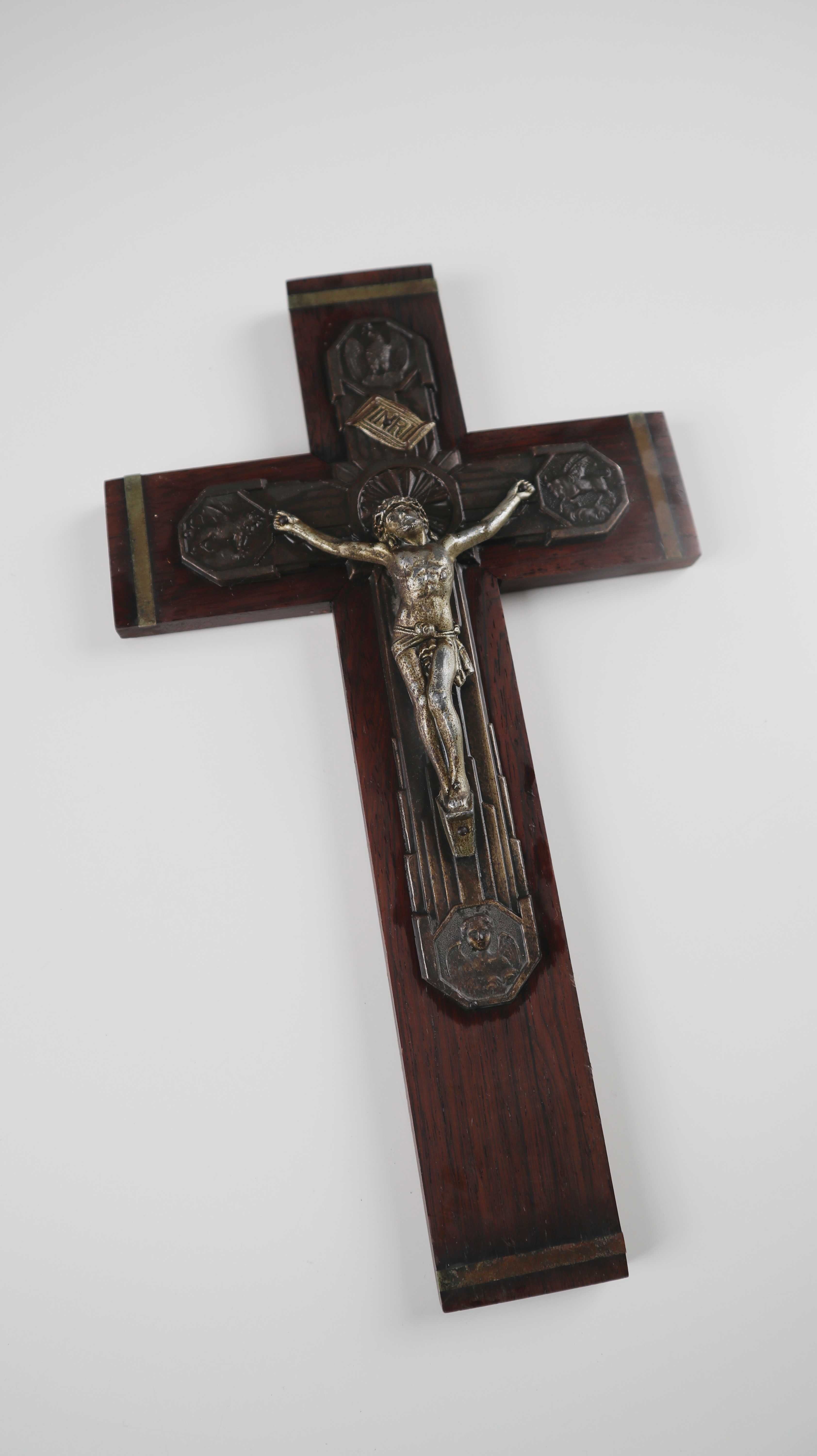 Kruzifix braun Kreuz Jesus Frankreich französisch Holzkreuz
