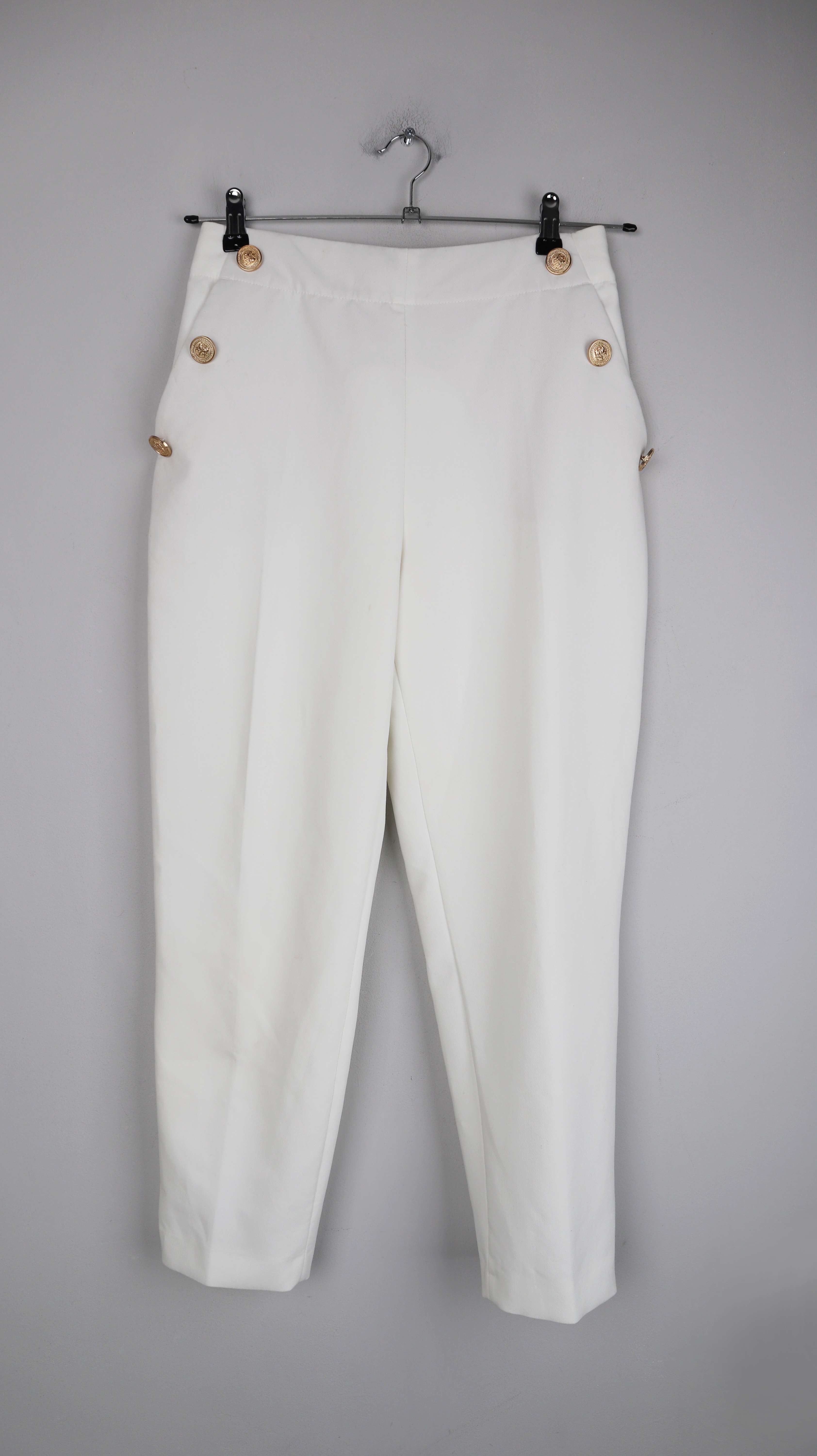 Zara Hose weiß 38 M Marlenehose Knöpfe Gold Stoffhose