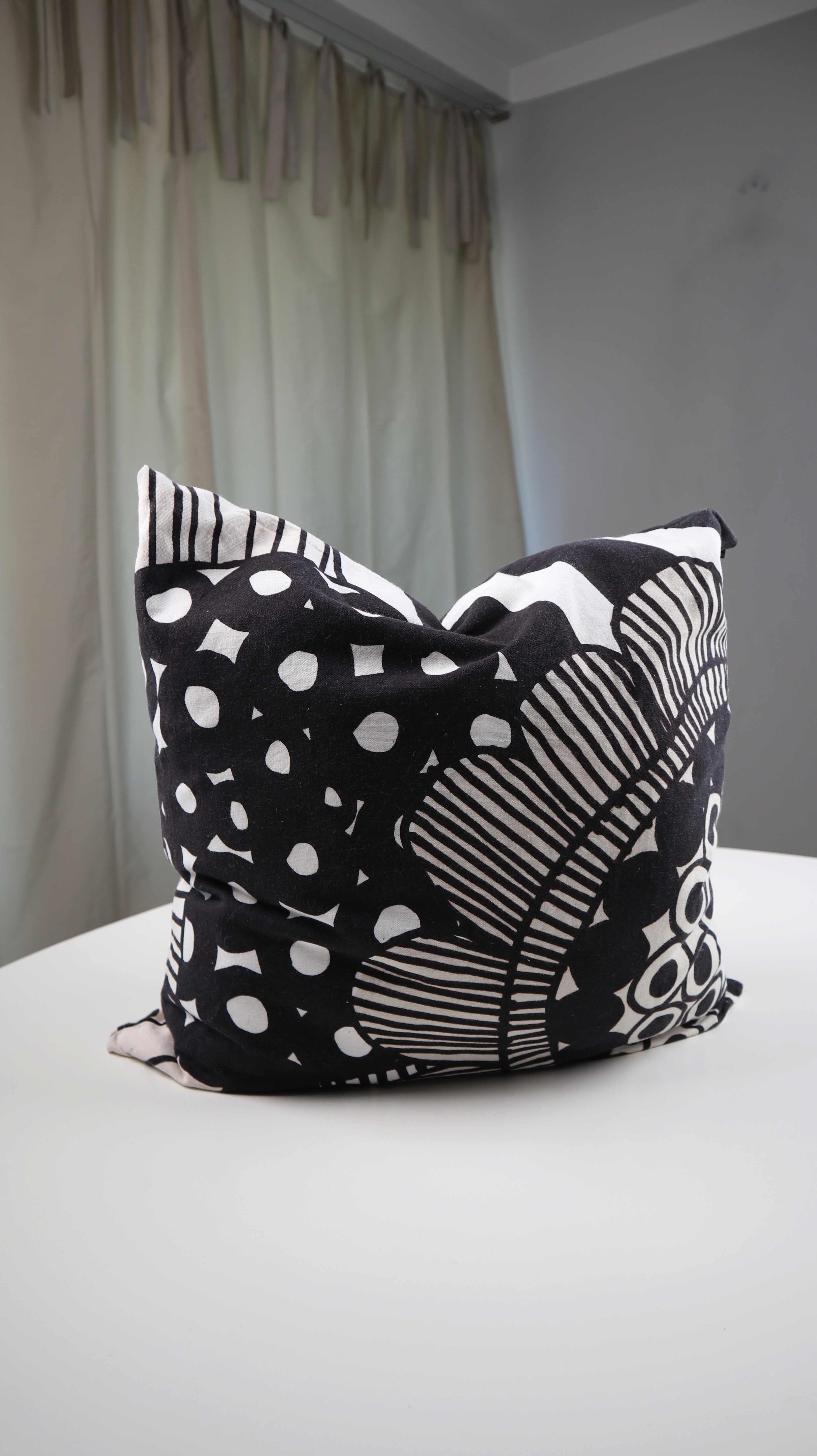 Marimekko Kissen schwarz weiß Dekorationskissen danish design