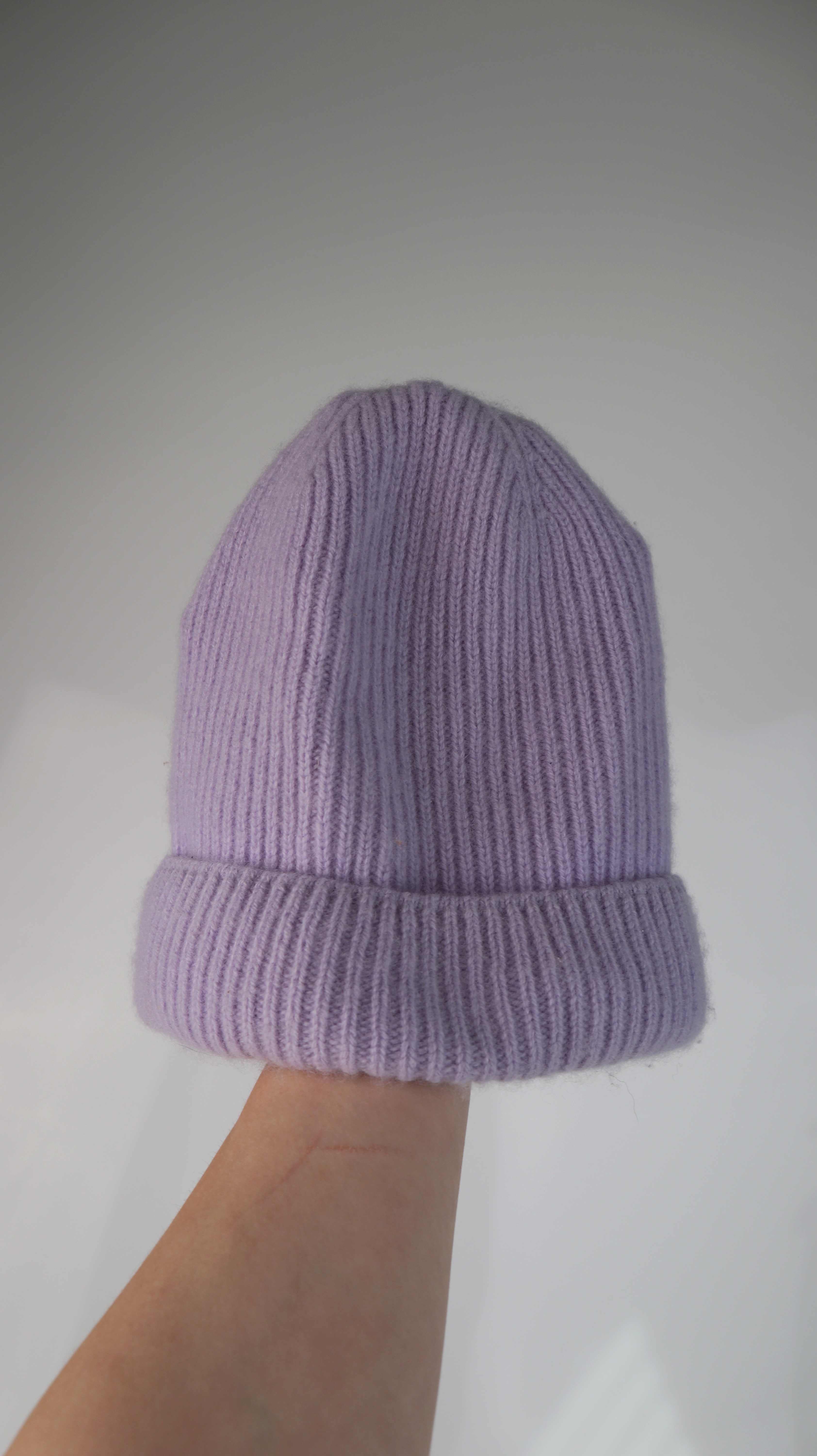 &other stories Beanies lila Flieder Mütze Kappe Strickmütze Cashmere