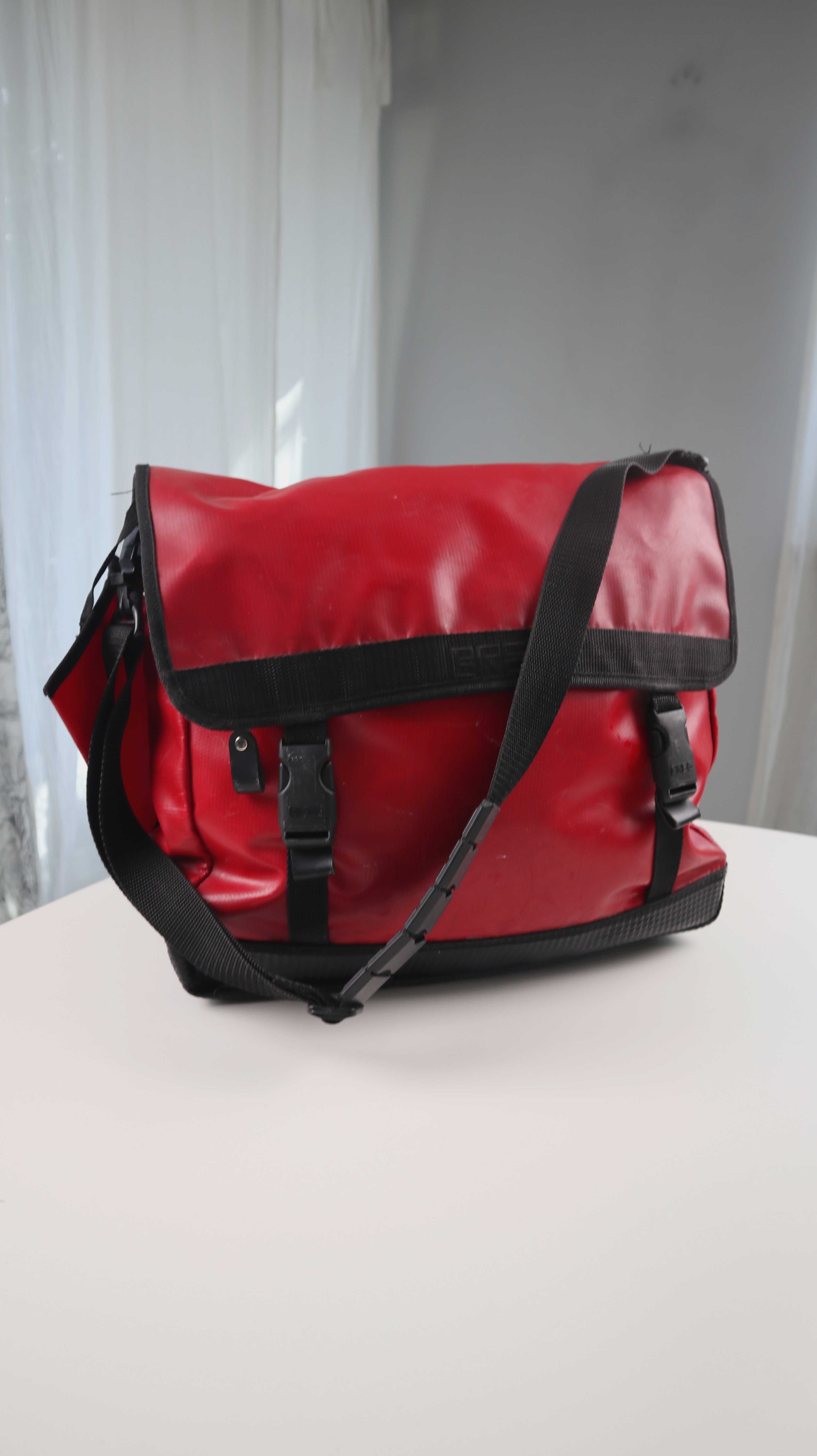 Bree Tasche Planentasche Rot schwarz Umhängetasche Messenger bag