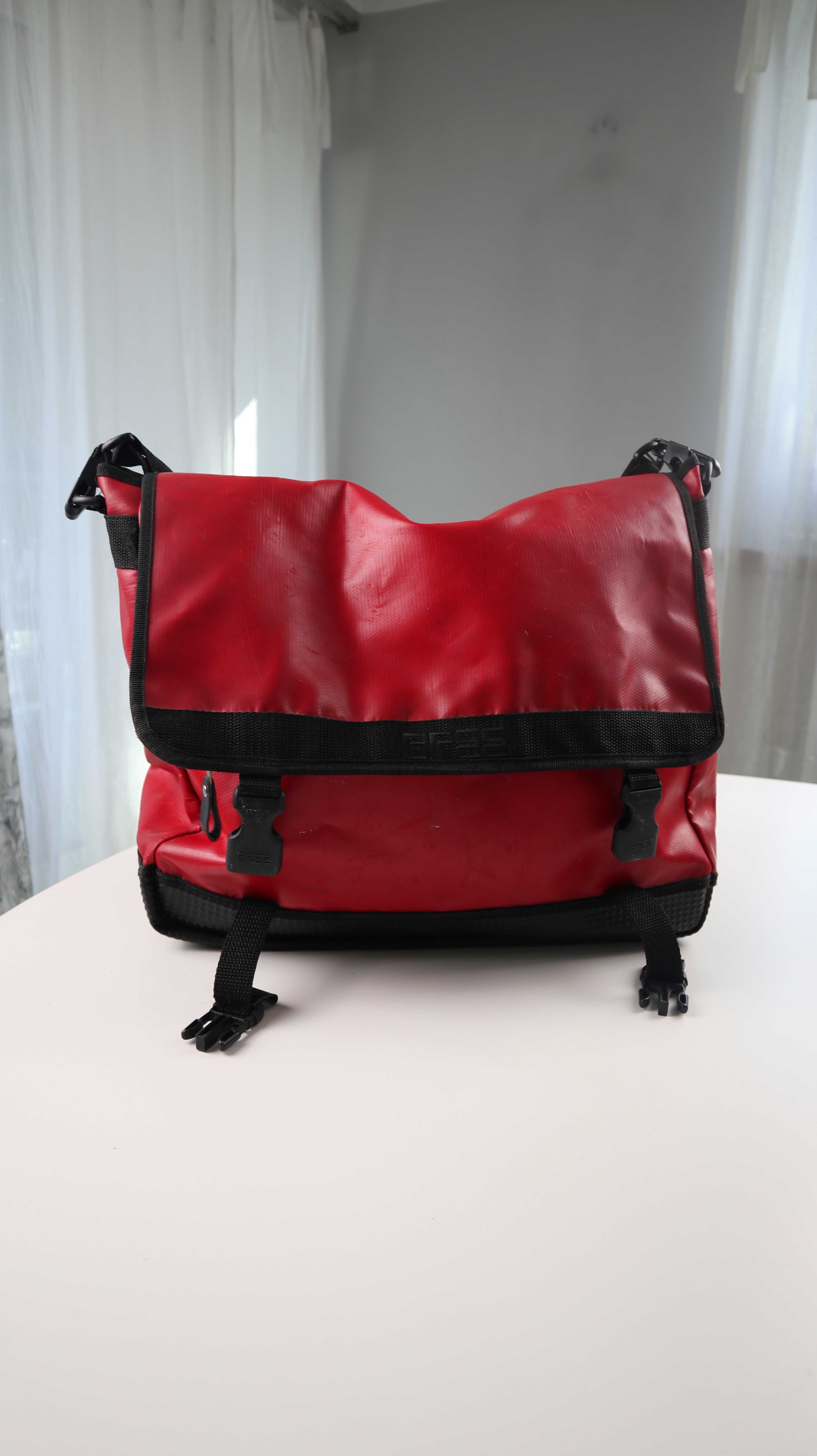 Bree Tasche Planentasche Rot schwarz Umhängetasche Messenger bag