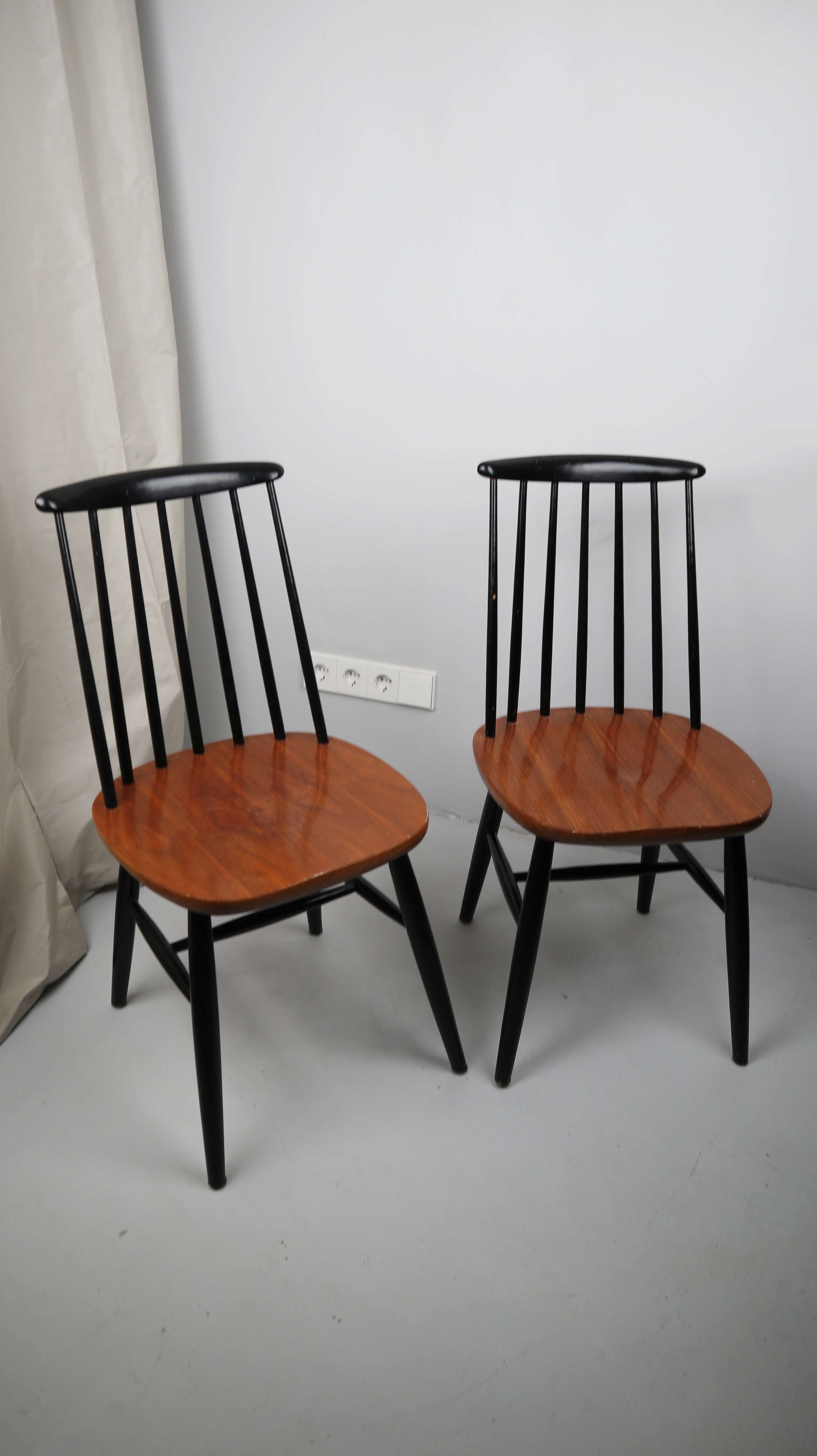 Zwei Vintage Stühle Fanett-Stil Schwedisch Holzstühle