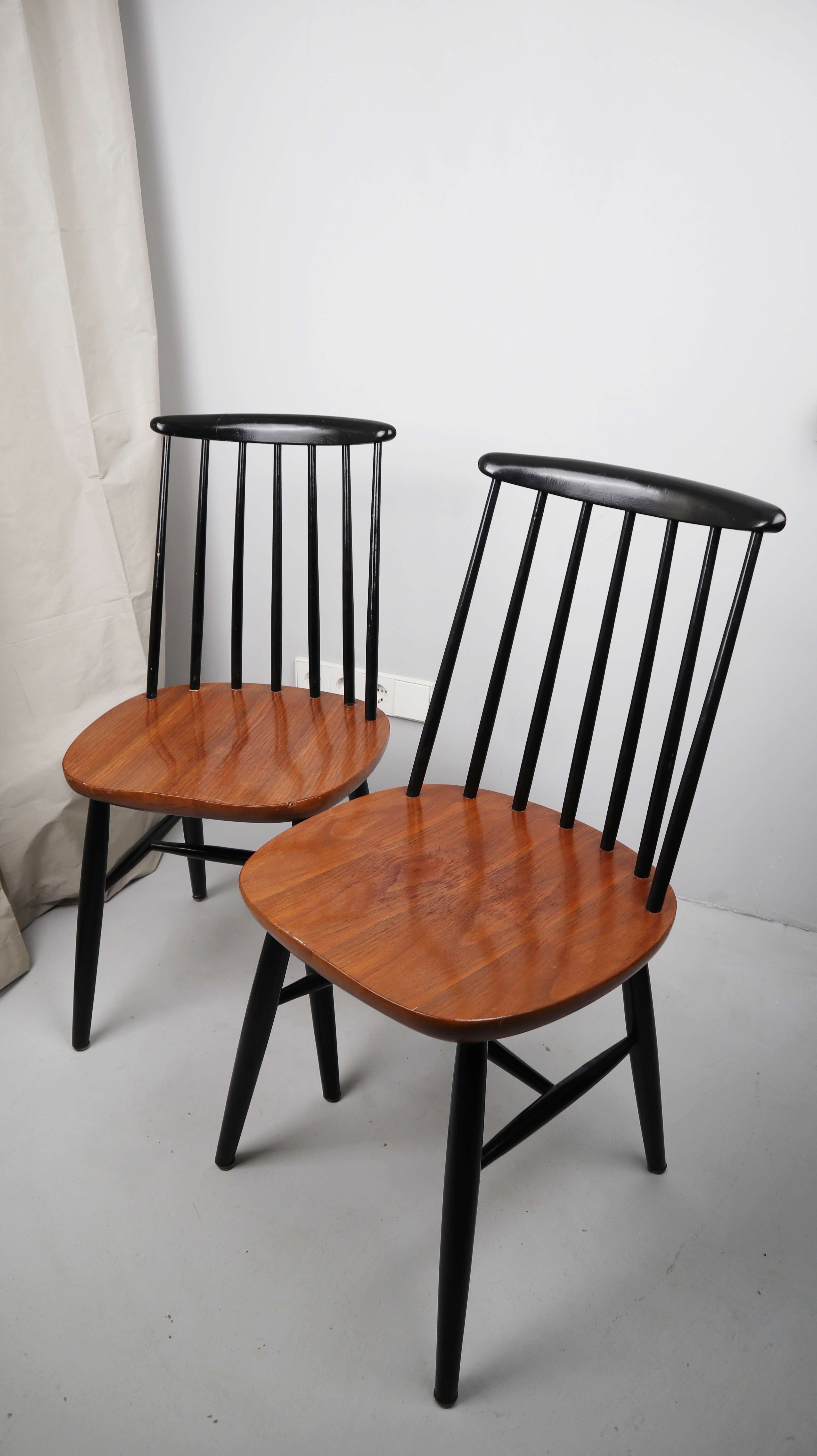 Zwei Vintage Stühle Fanett-Stil Schwedisch Holzstühle