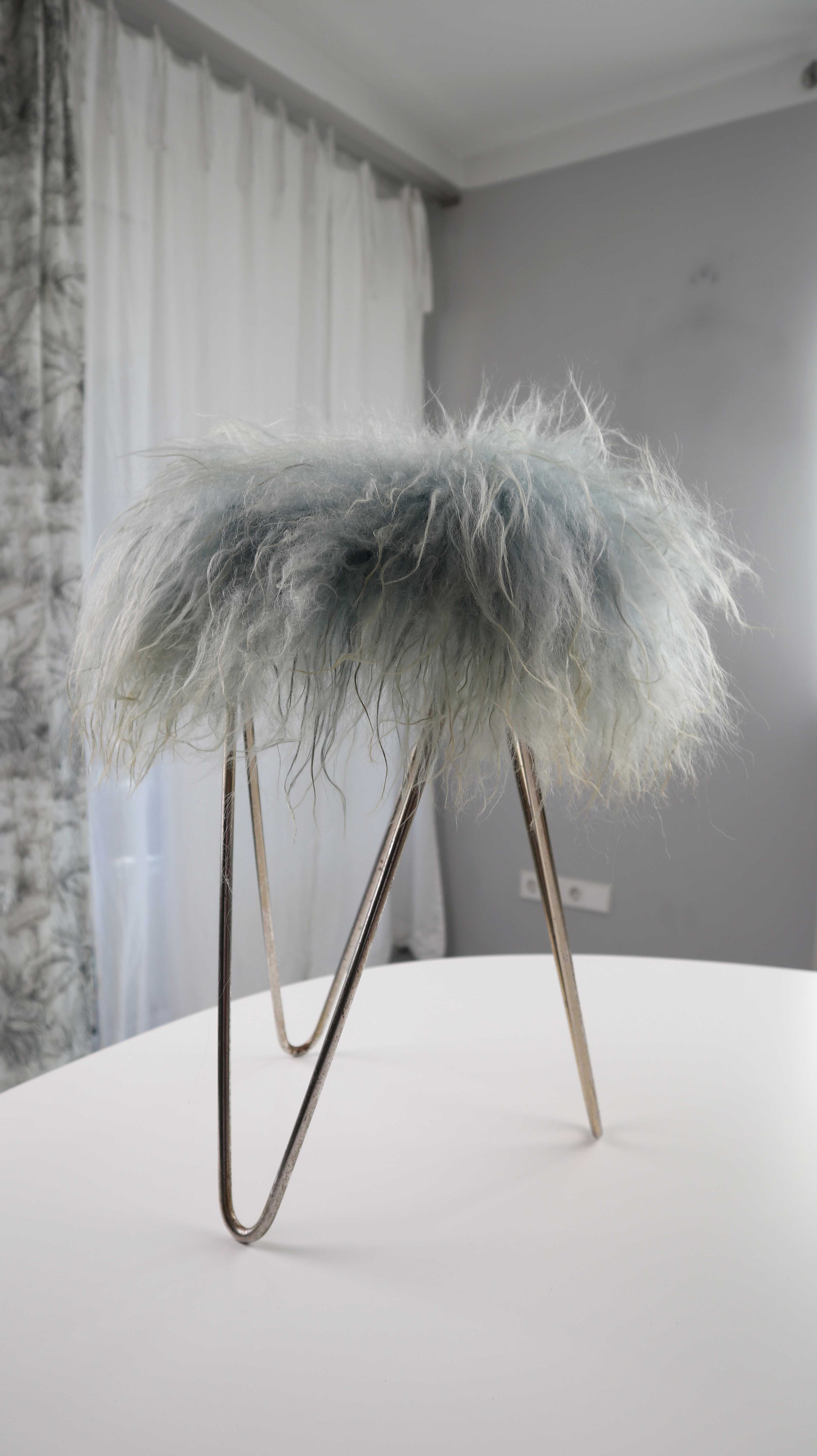 True Vintage Hocker Fellhocker Türkis Blau 70er Flokati Hocker Stuhl