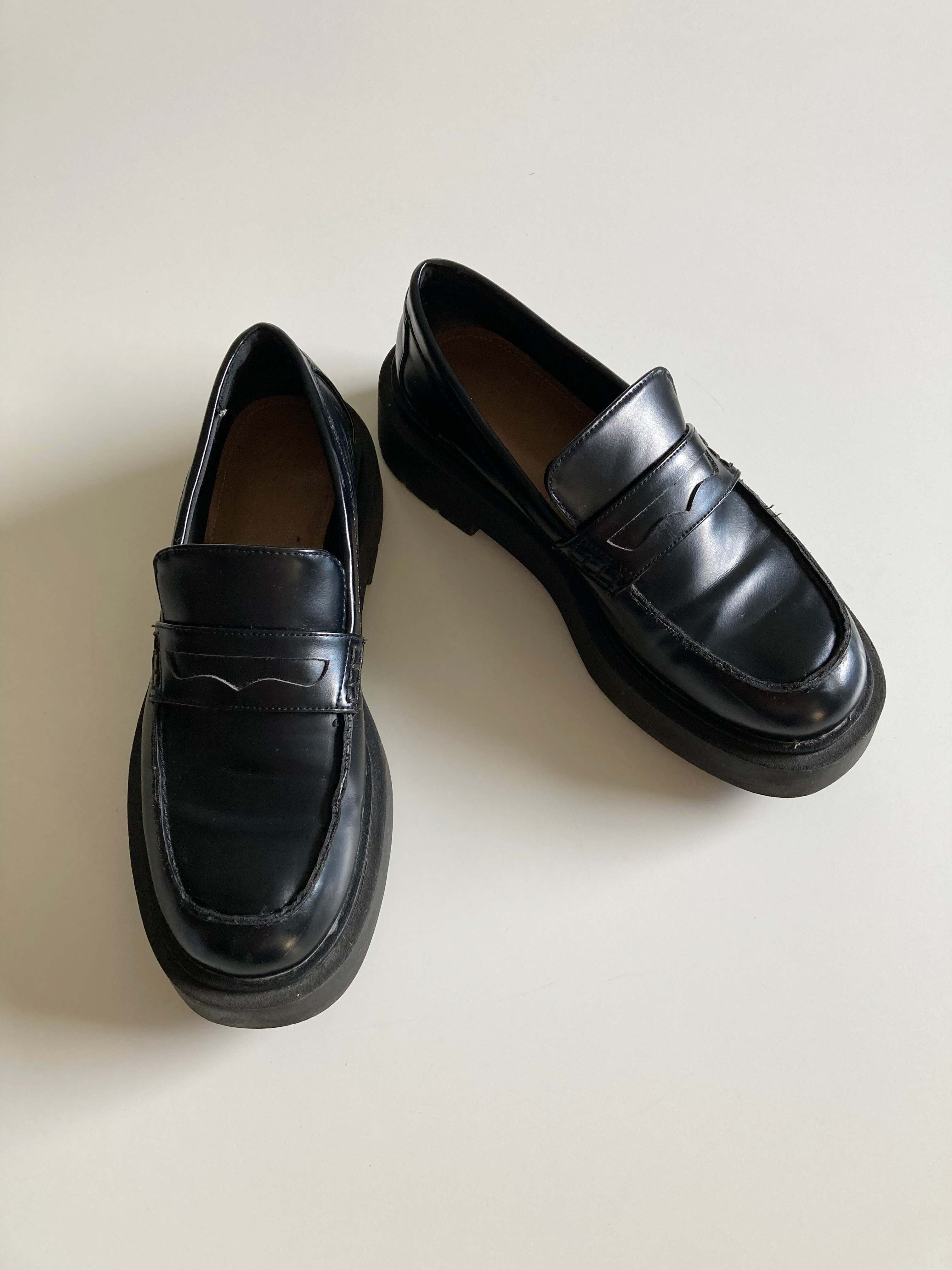 H&M Loafer Slipper Mokassins schwarz Kunstleder 40 basic Plateau Absatz