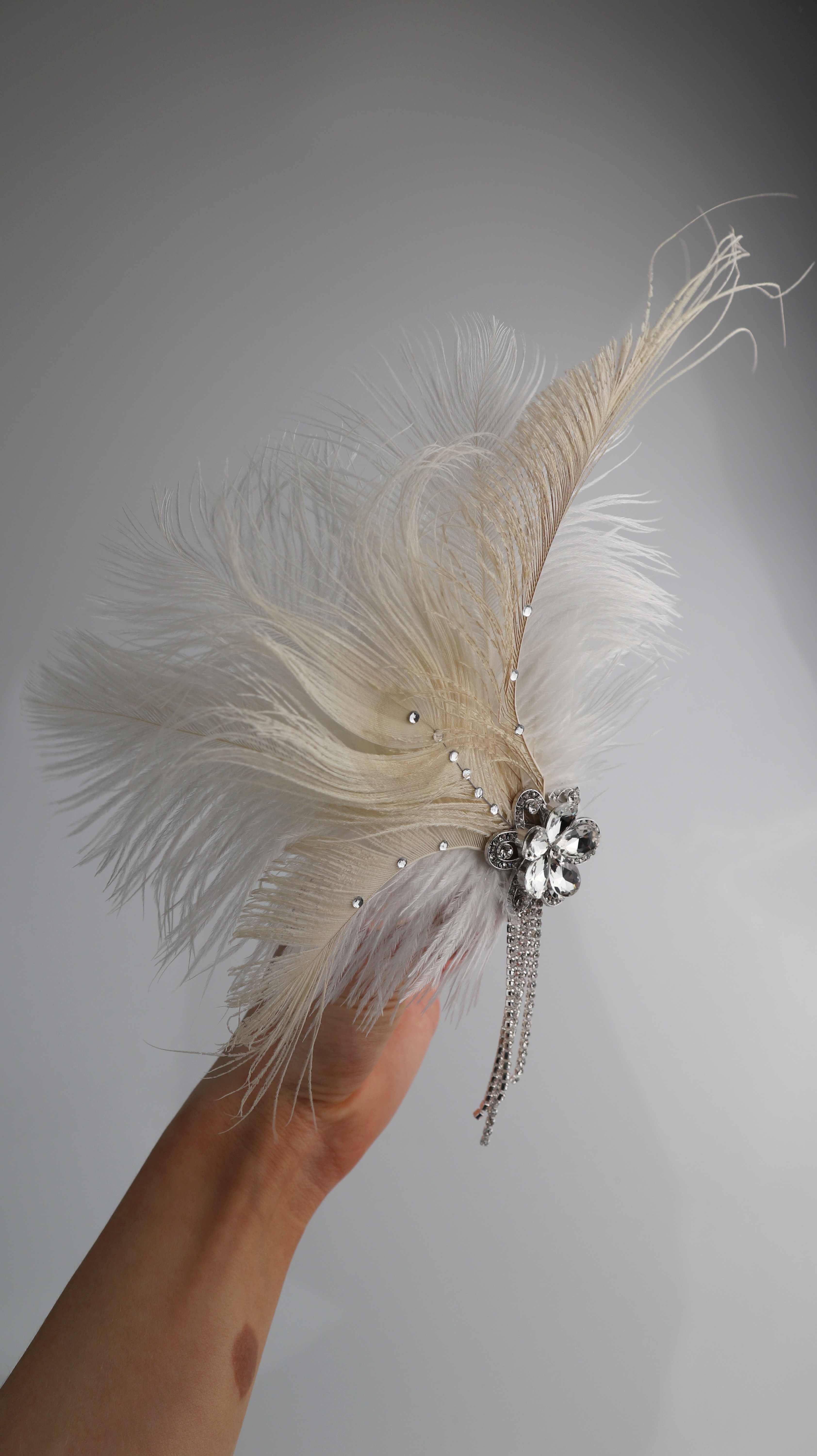 20er Jahre Brosche Haarspange Creme Weiß Federn Federschmuck silber