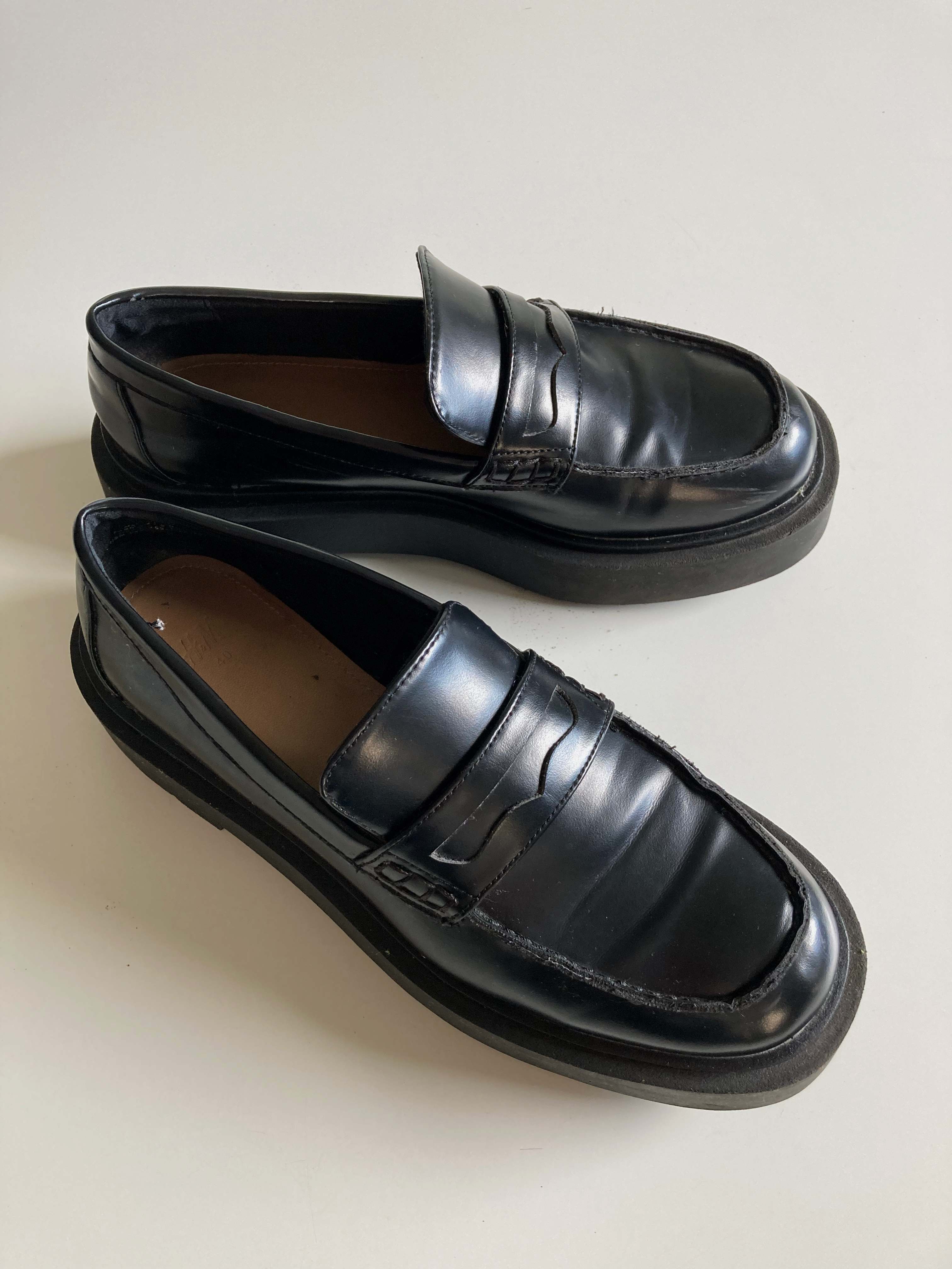 H&M Loafer Slipper Mokassins schwarz Kunstleder 40 basic Plateau Absatz