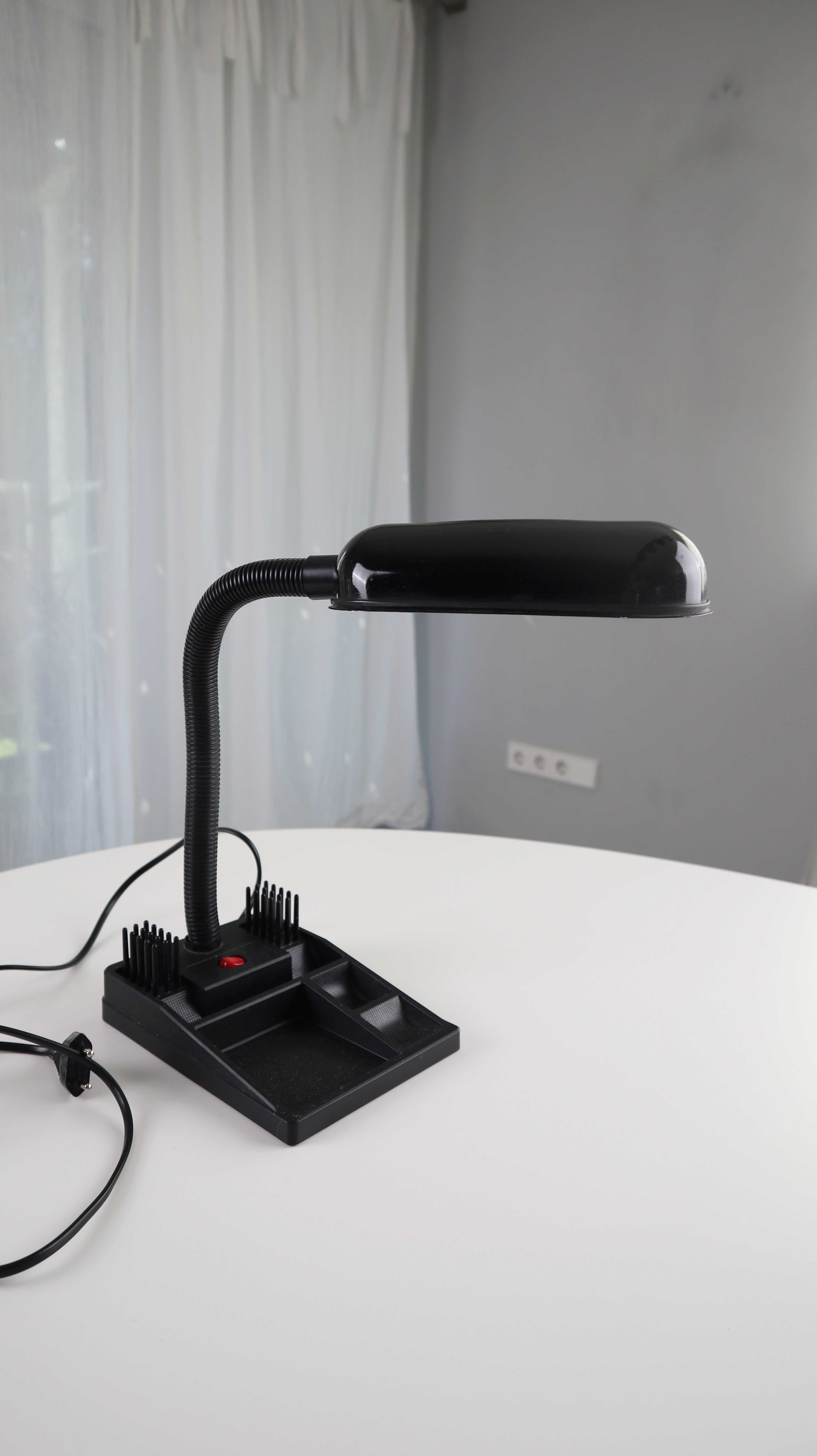 Utensilo Lampe Tischlampe schwarz 70er Schreibtischlampe Akzentlampe
