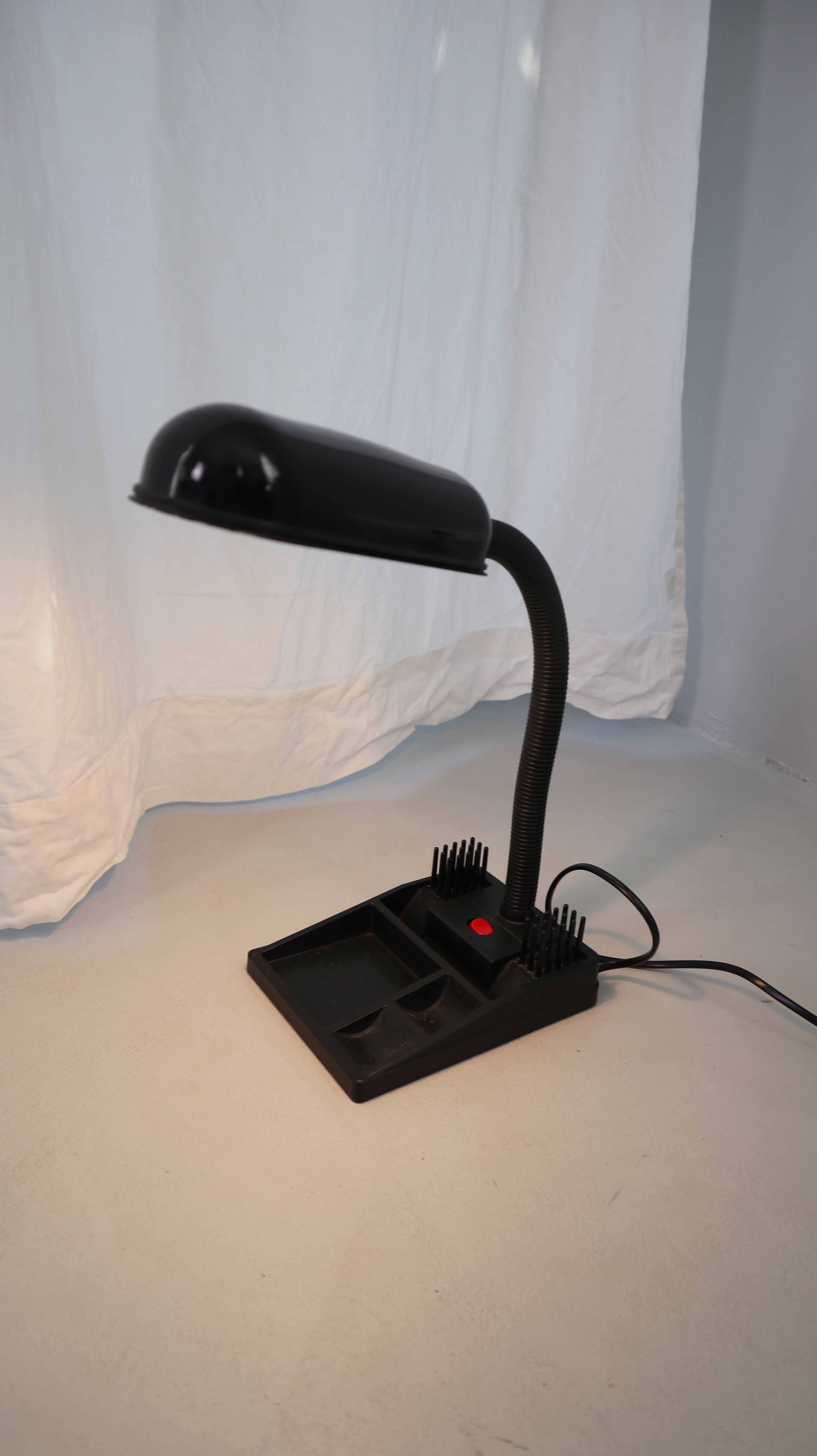 Utensilo Lampe Tischlampe schwarz 70er Schreibtischlampe Akzentlampe