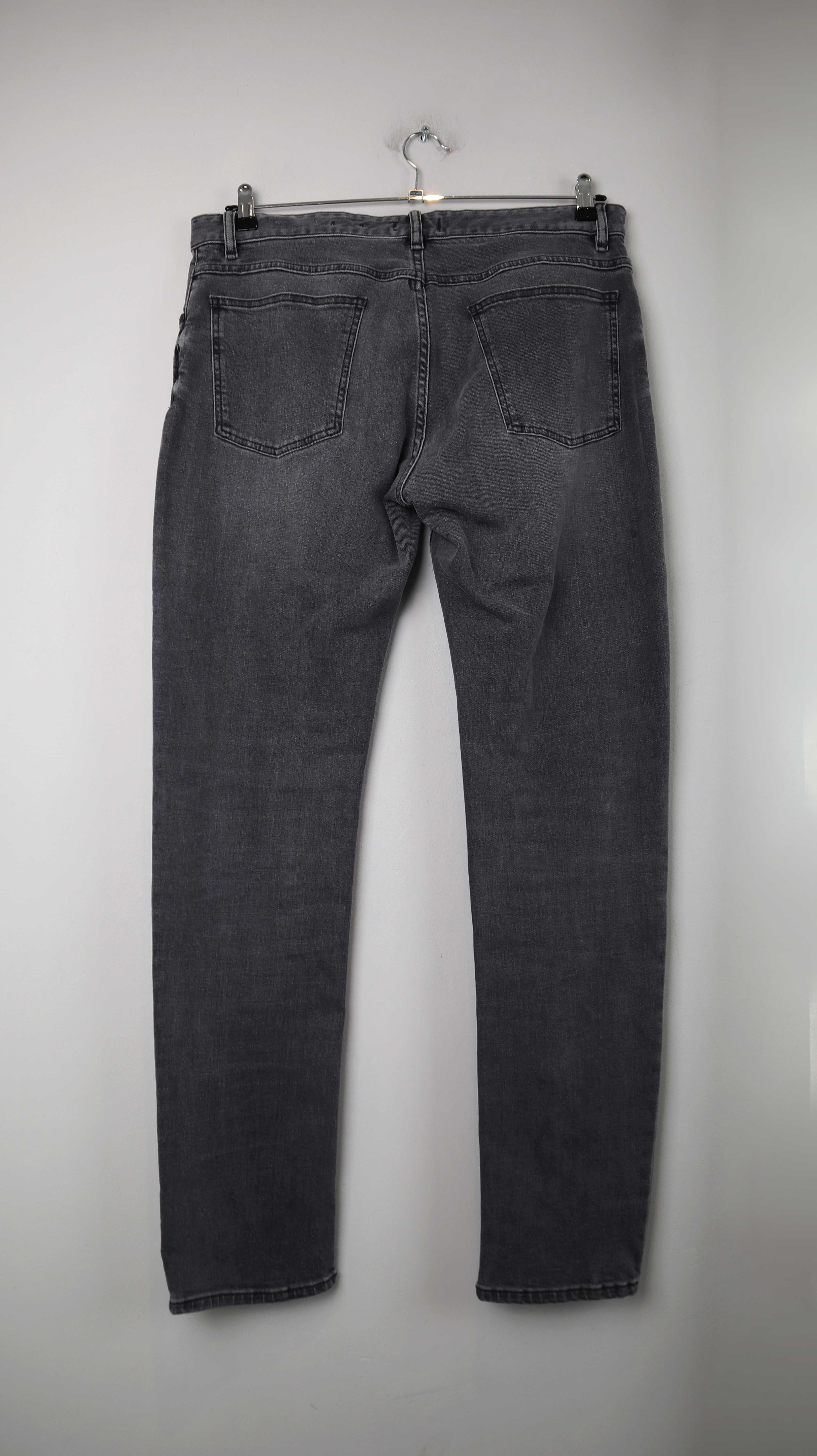 Closed Hose Grau 36 slim fit eng Röhrenhose hellgrau basic