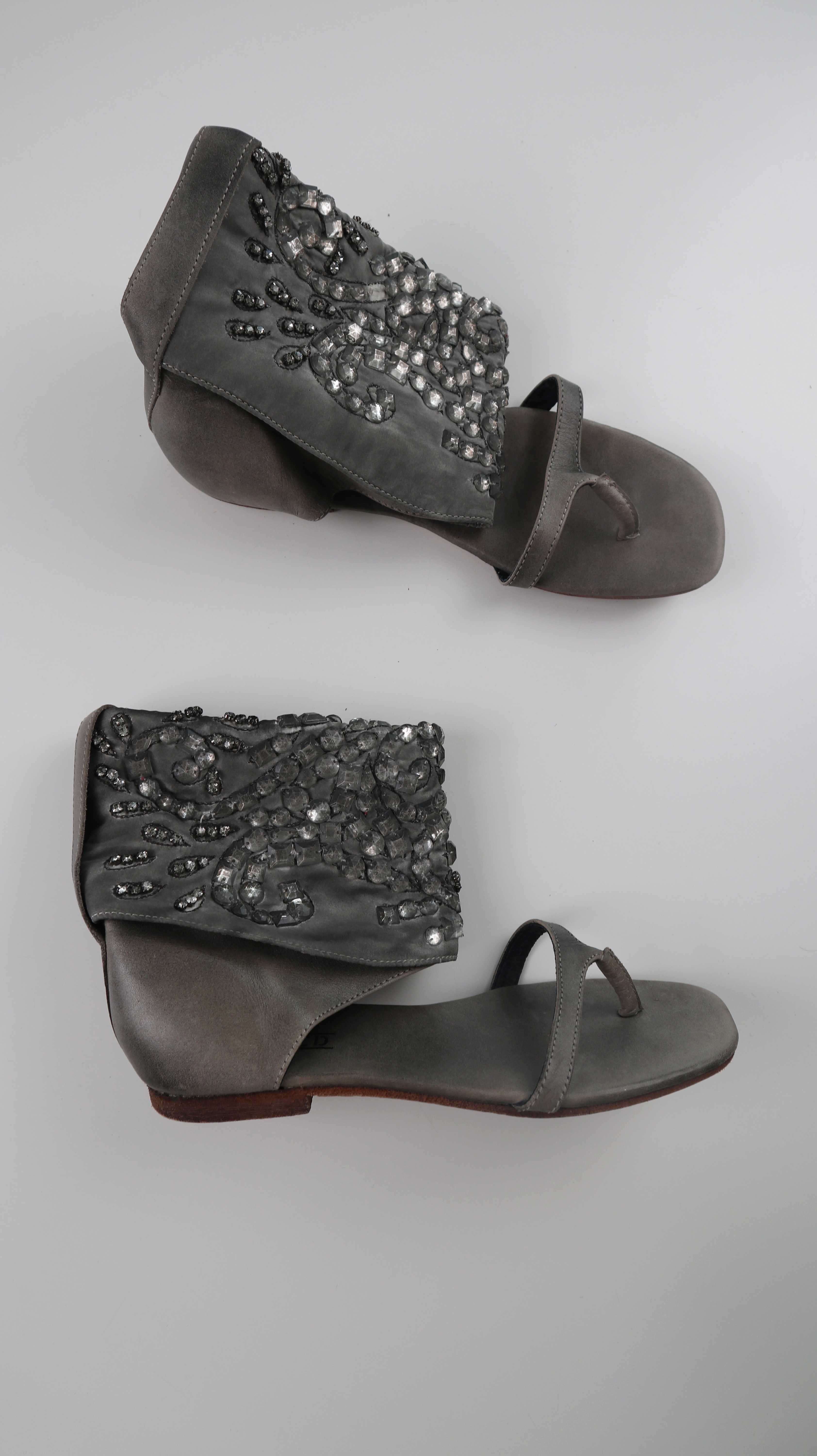 Closed Sandalen Slipper 37 Römersandalen Glitzer Grau Fesselsandalen