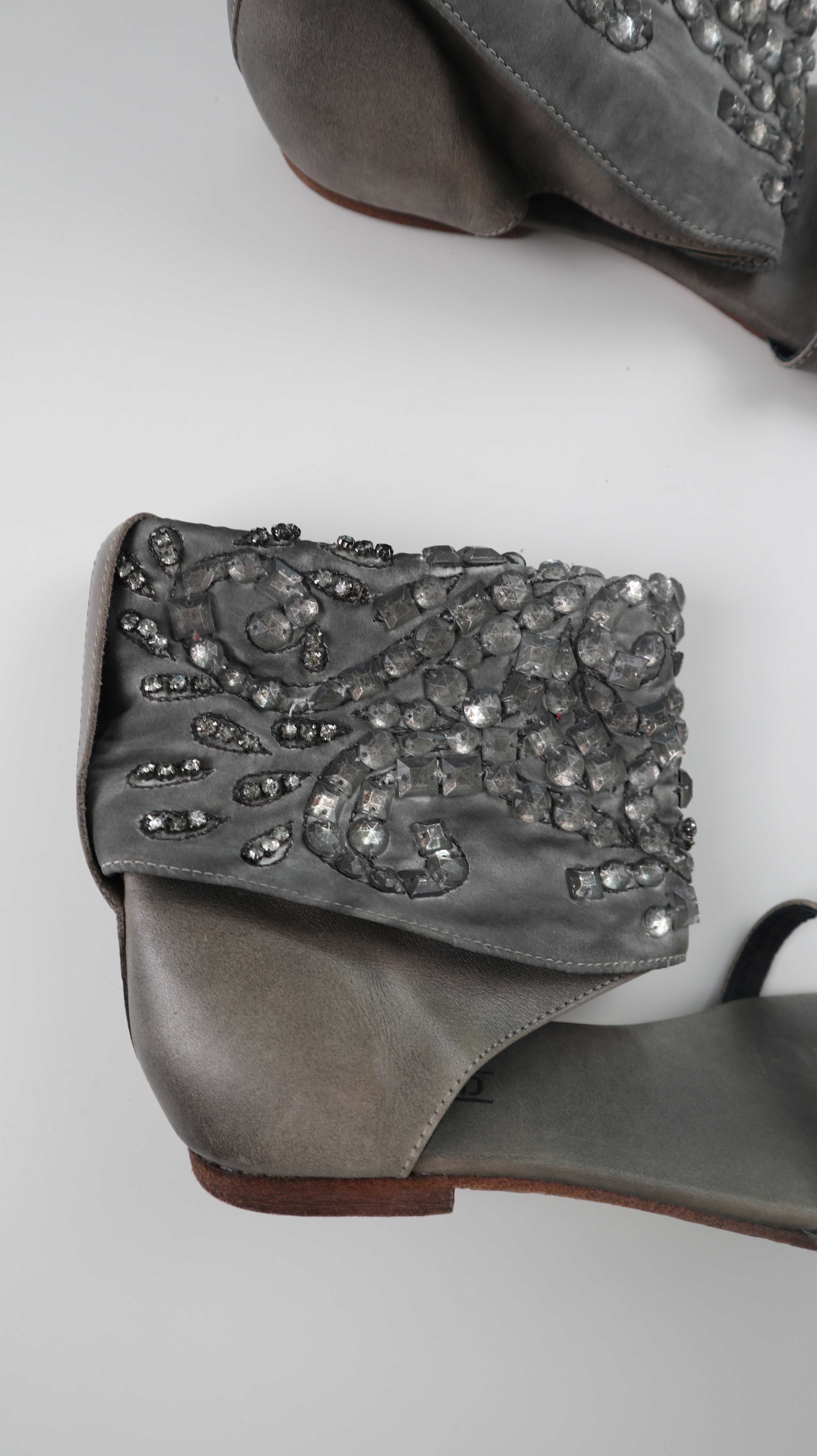 Closed Sandalen Slipper 37 Römersandalen Glitzer Grau Fesselsandalen