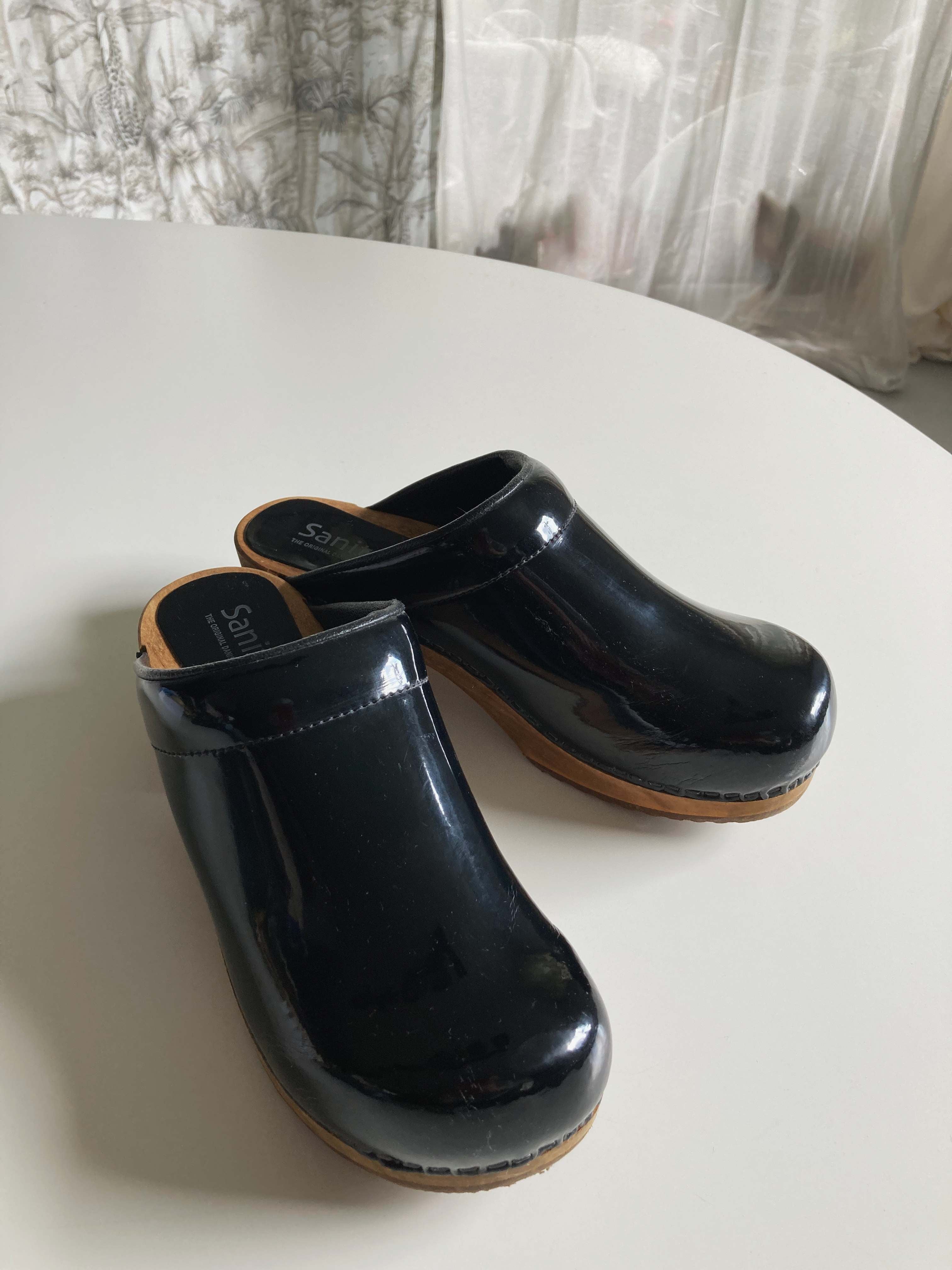 Sanita Clogs Schwarz Schwedenschuhe Lackleder 39 Sommerschuhe Holzschuhe