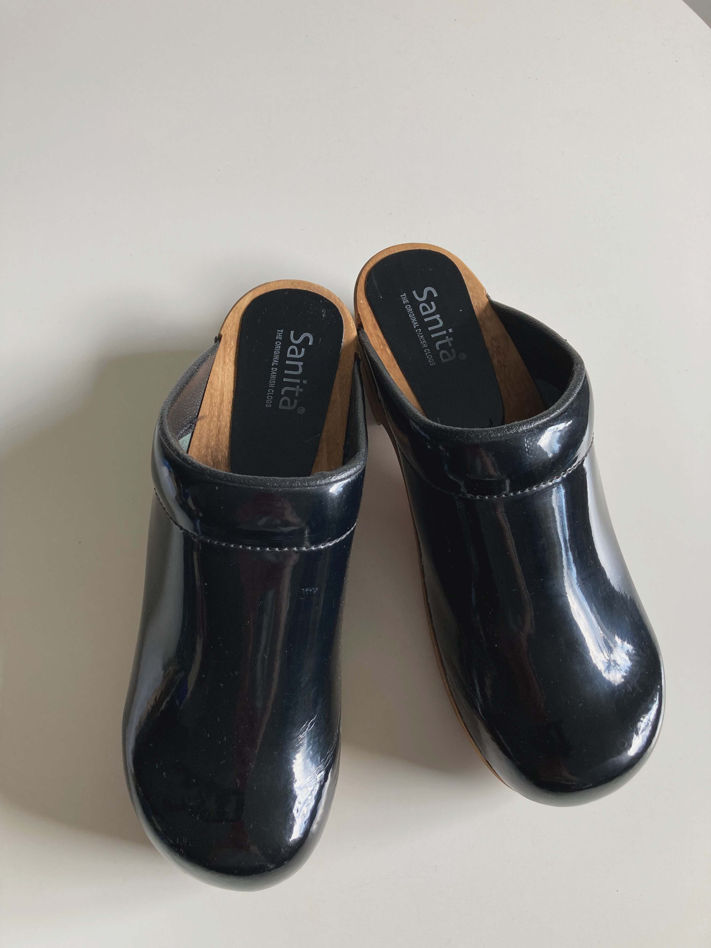 Sanita Clogs Schwarz Schwedenschuhe Lackleder 39 Sommerschuhe Holzschuhe