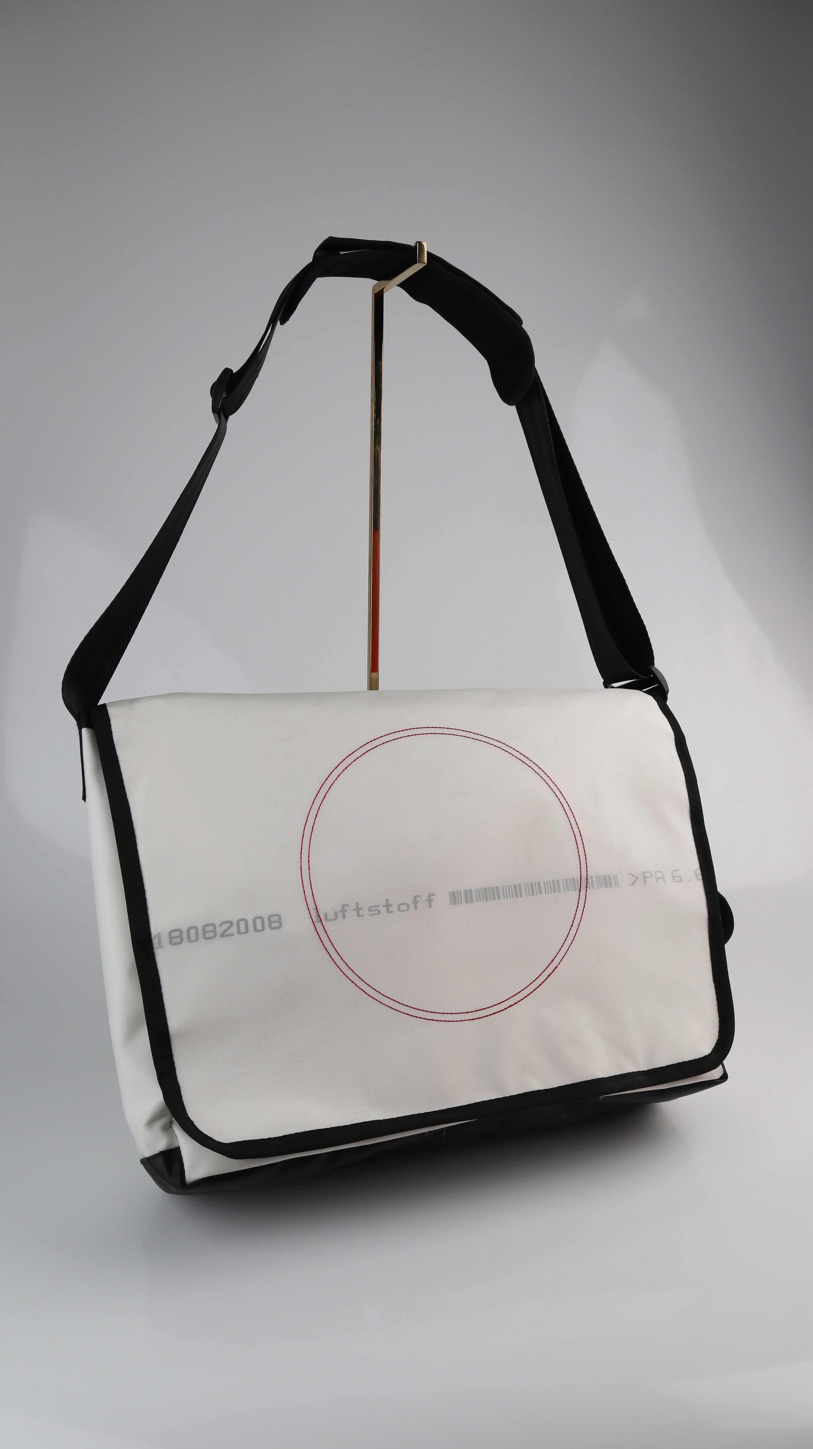 Luftstoff Tasche Messenger Bag weiß groß Umhängetasche recycelt