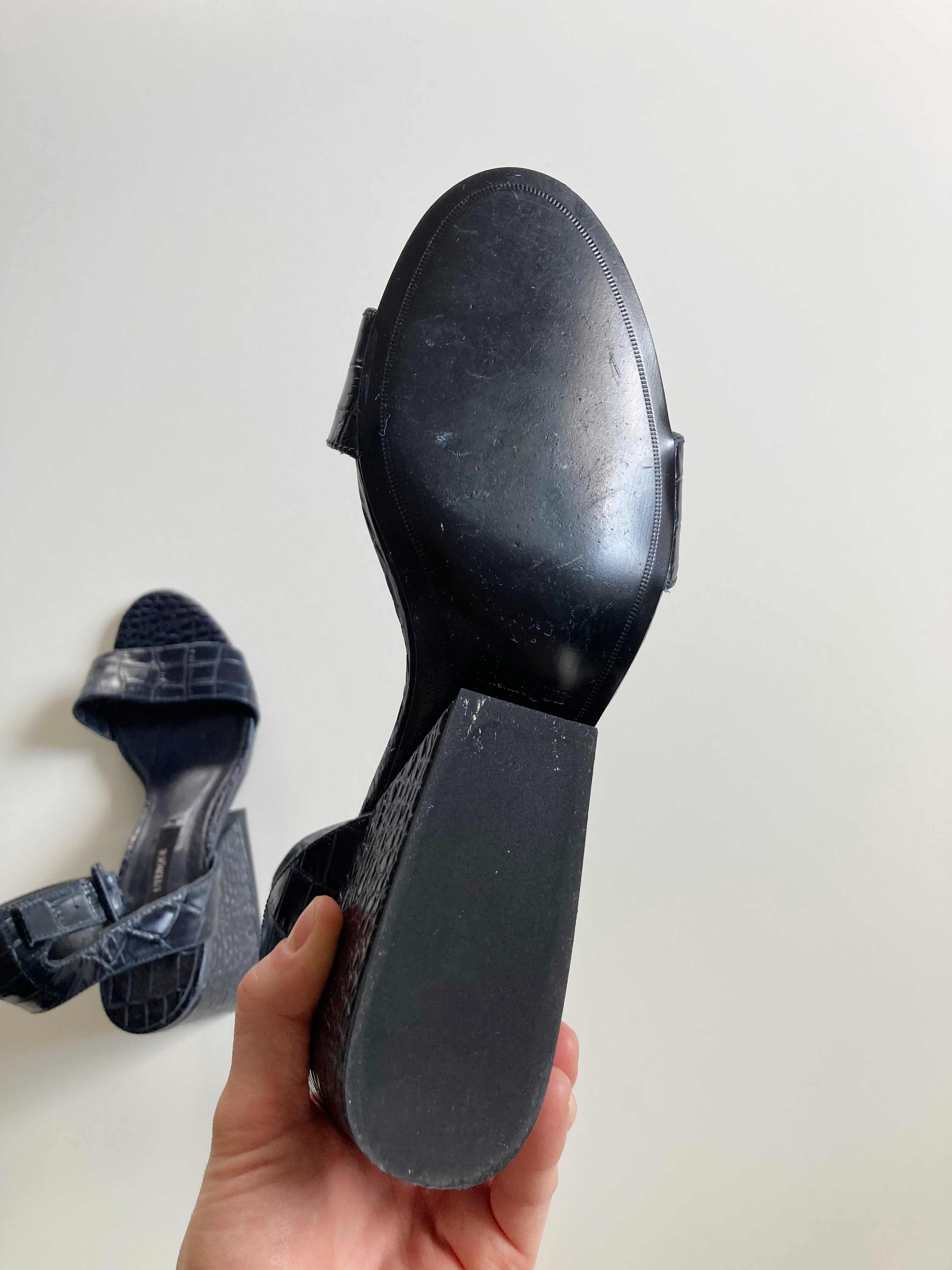 Uterque Slipper Loafer Blau 38 Pumps Heels Kitten Heels