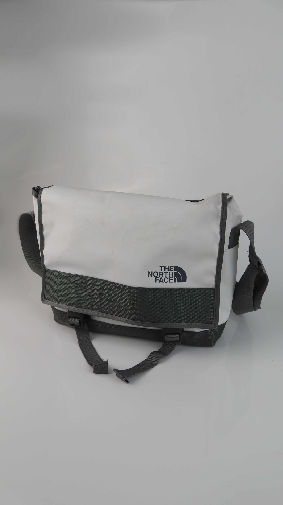 The North Face Tasche weiß Messenger Bag Crossbag Grau base camp