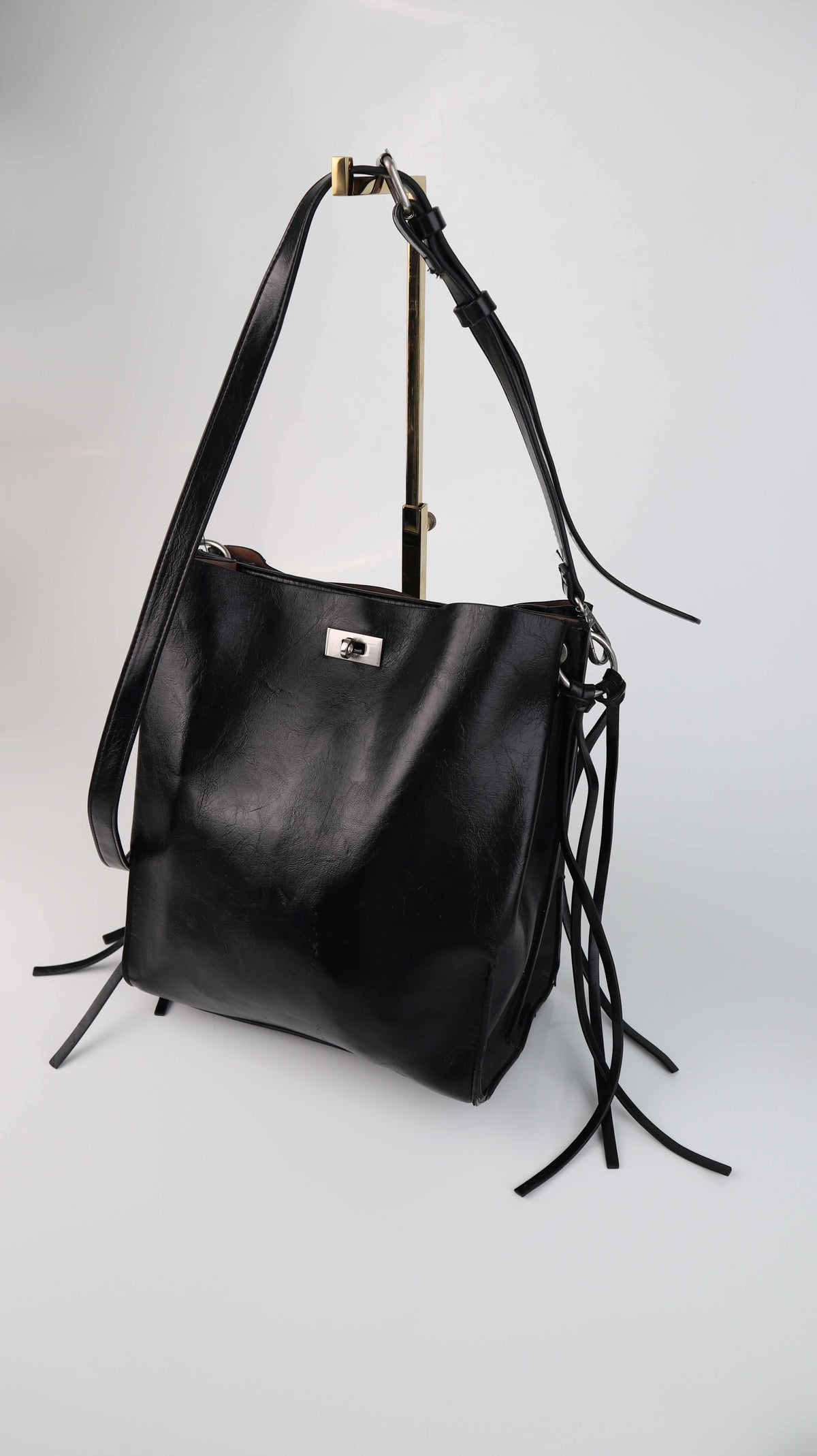 Zara Basic Tasche schwarz Fransen Kunstleder Umhängetasche Shopper