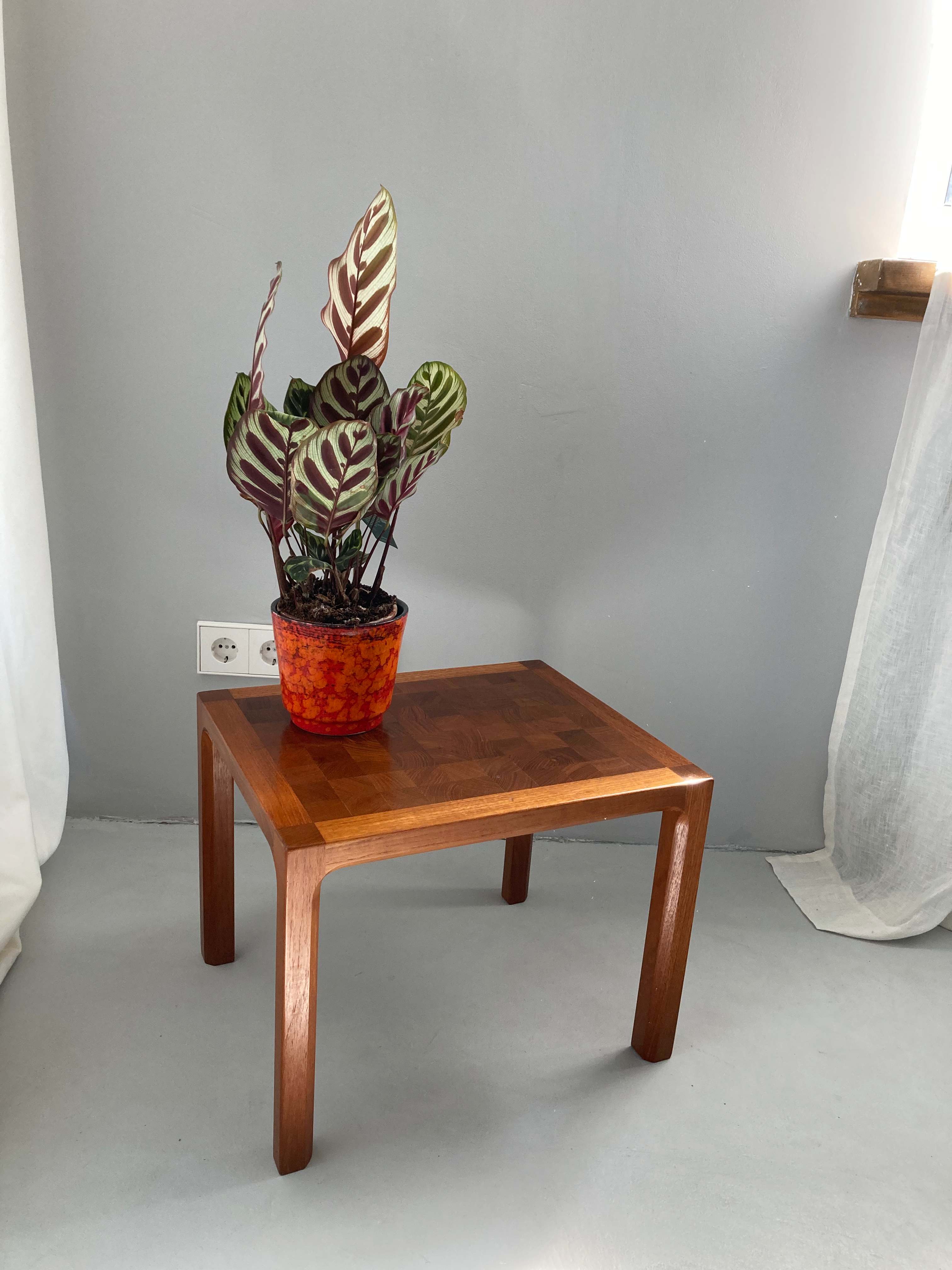 Beistelltisch kariert Schachbretttisch Holztisch Sidetable design