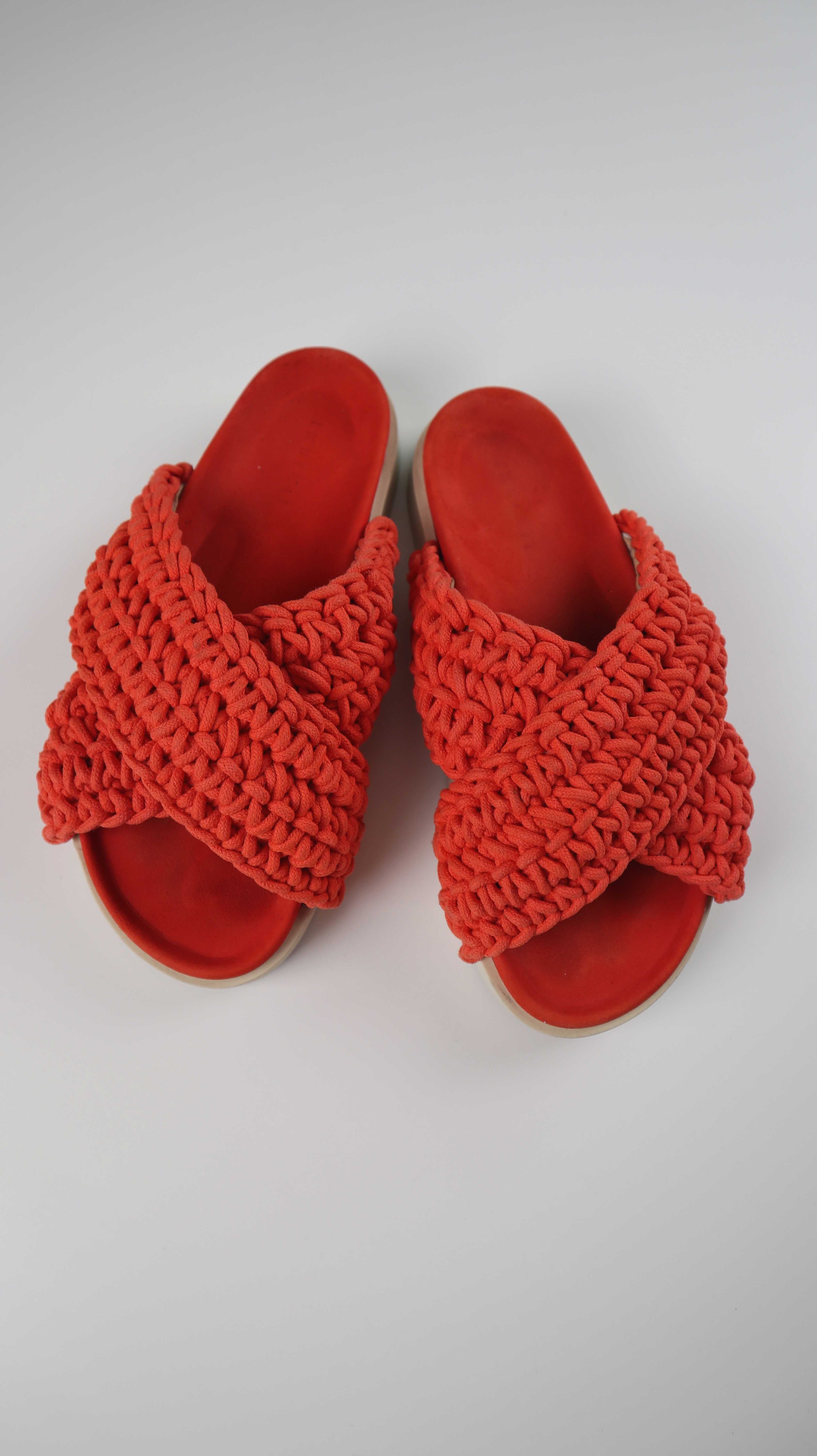 Inuikii Slipper 39 rot Schlappen Sandalen Loafer geflochten Pantoletten