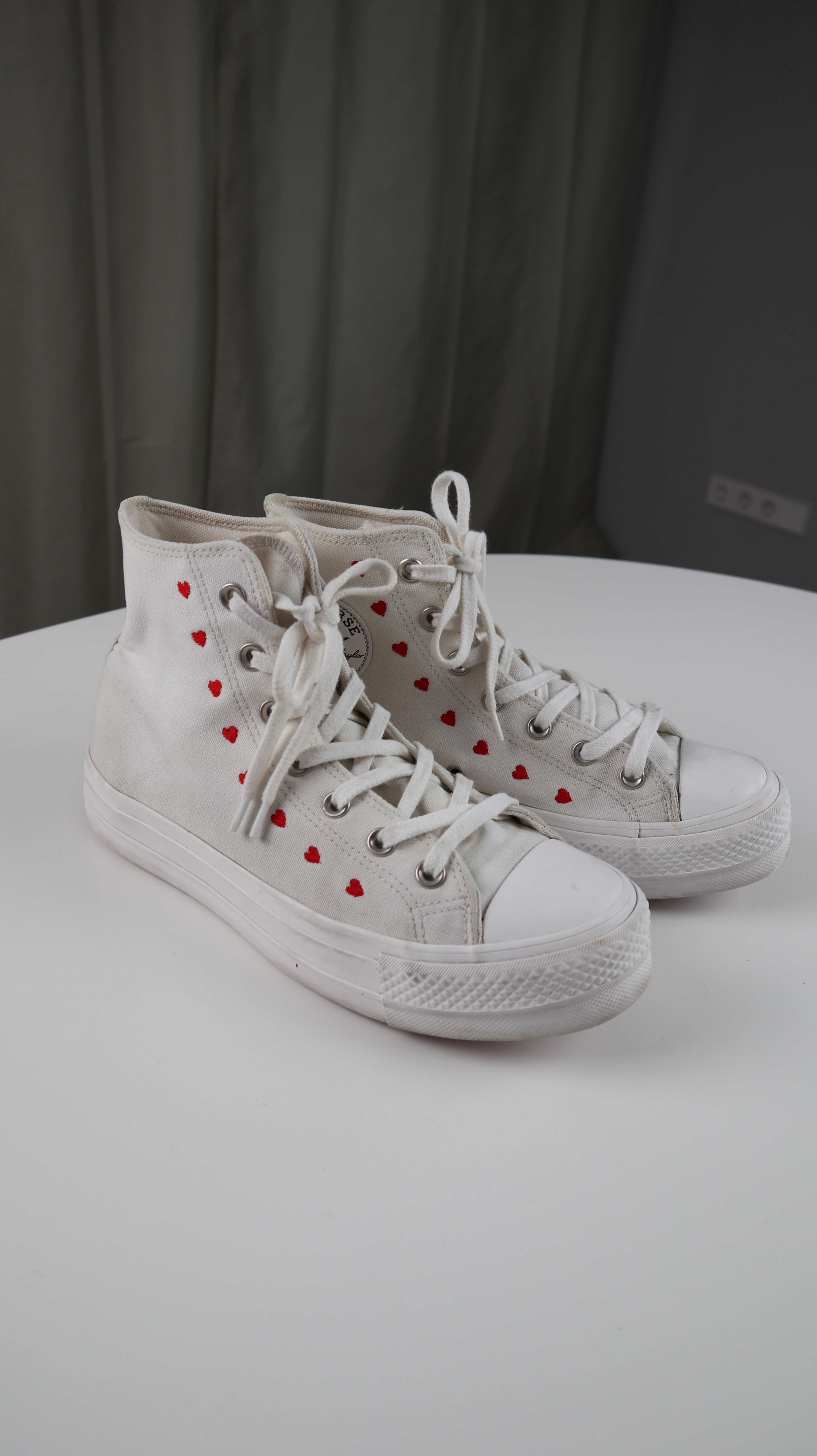 Chucks Sneaker All Star 40 weiß bestickt Herzen Knöchelhohe Sneaker Weiß Herzstickerei Plateausohle