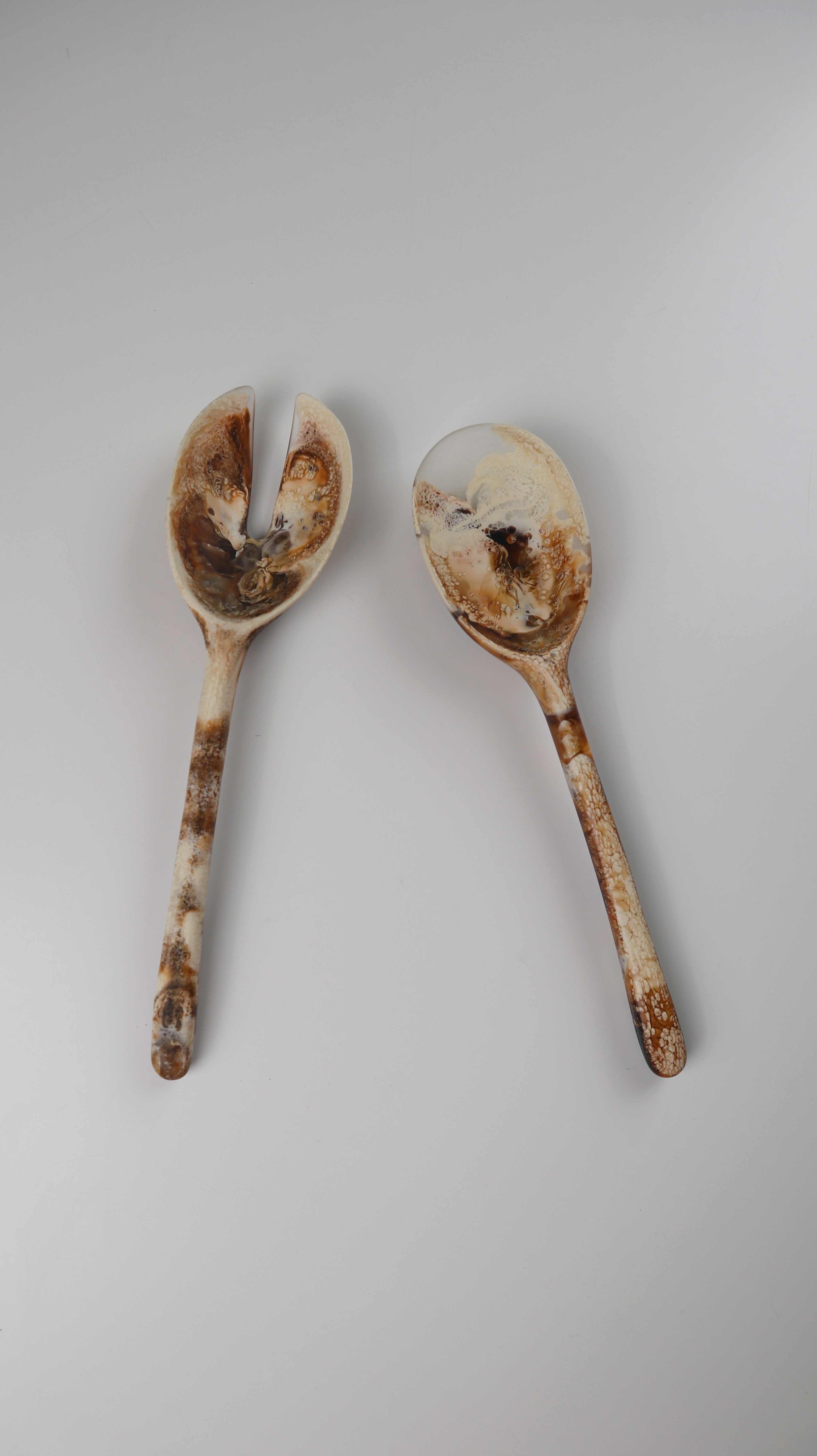 Dinosaur Designs Salatbesteck braun Creme Beige Steinoptik