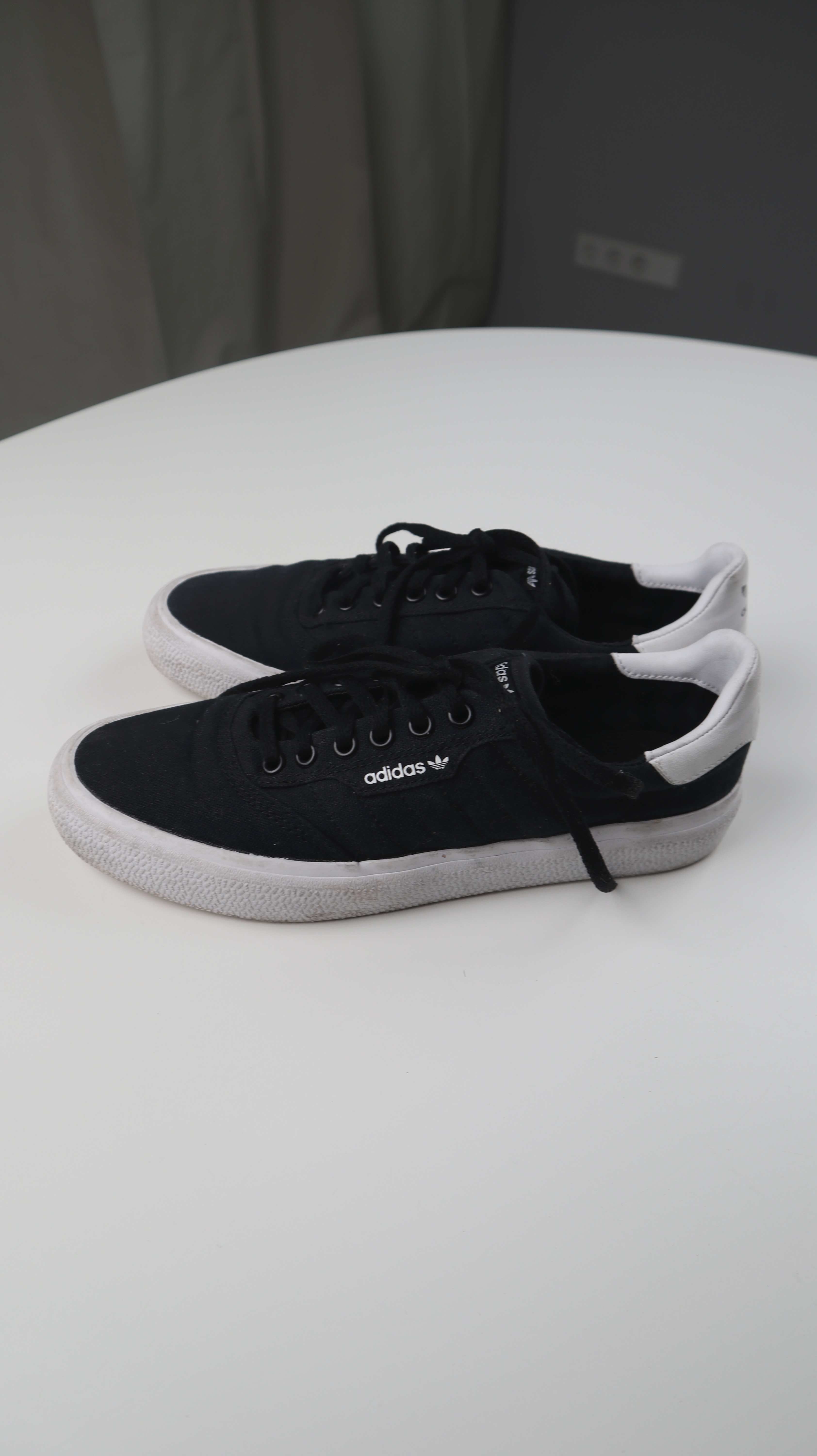 Adidas Sneaker Turnschuhe schwarz weiß 40 2/3 Schnürer